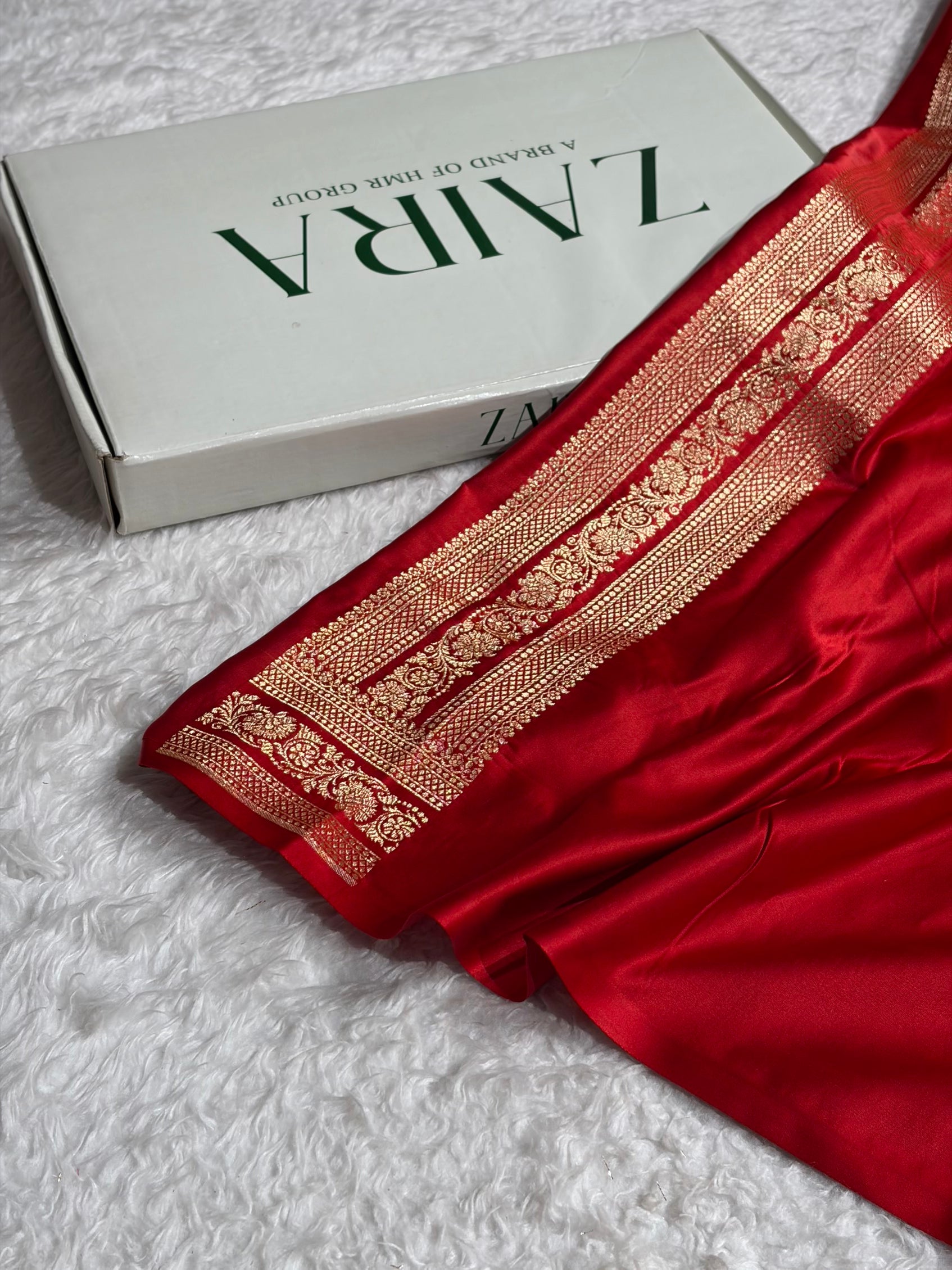 Banarasi Satin Katan Saree Booti Pattern in Red Shades SK128