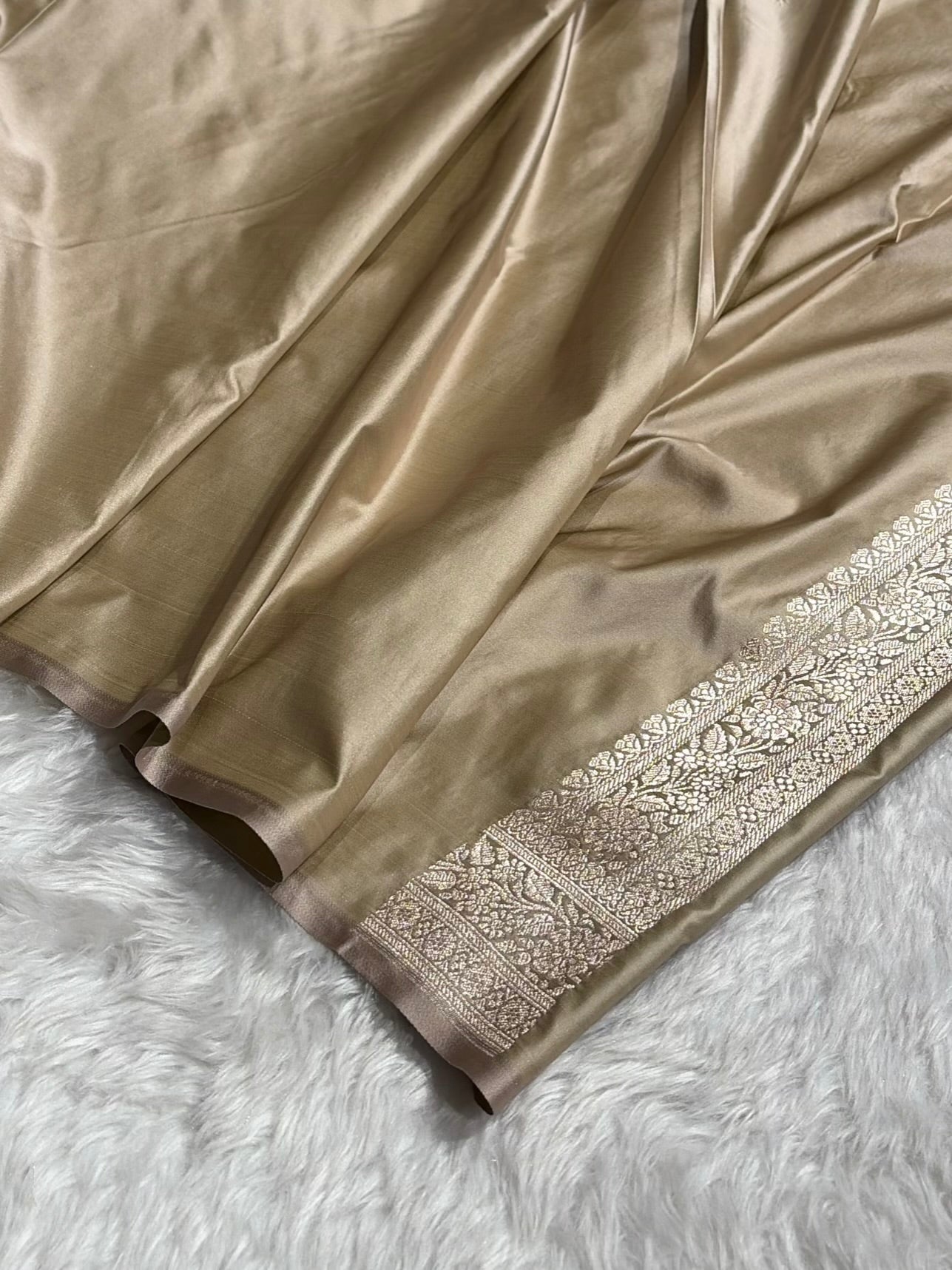 Light Olive Shades Banarasi With Floral Border Mashru Silk Saree MSM-127