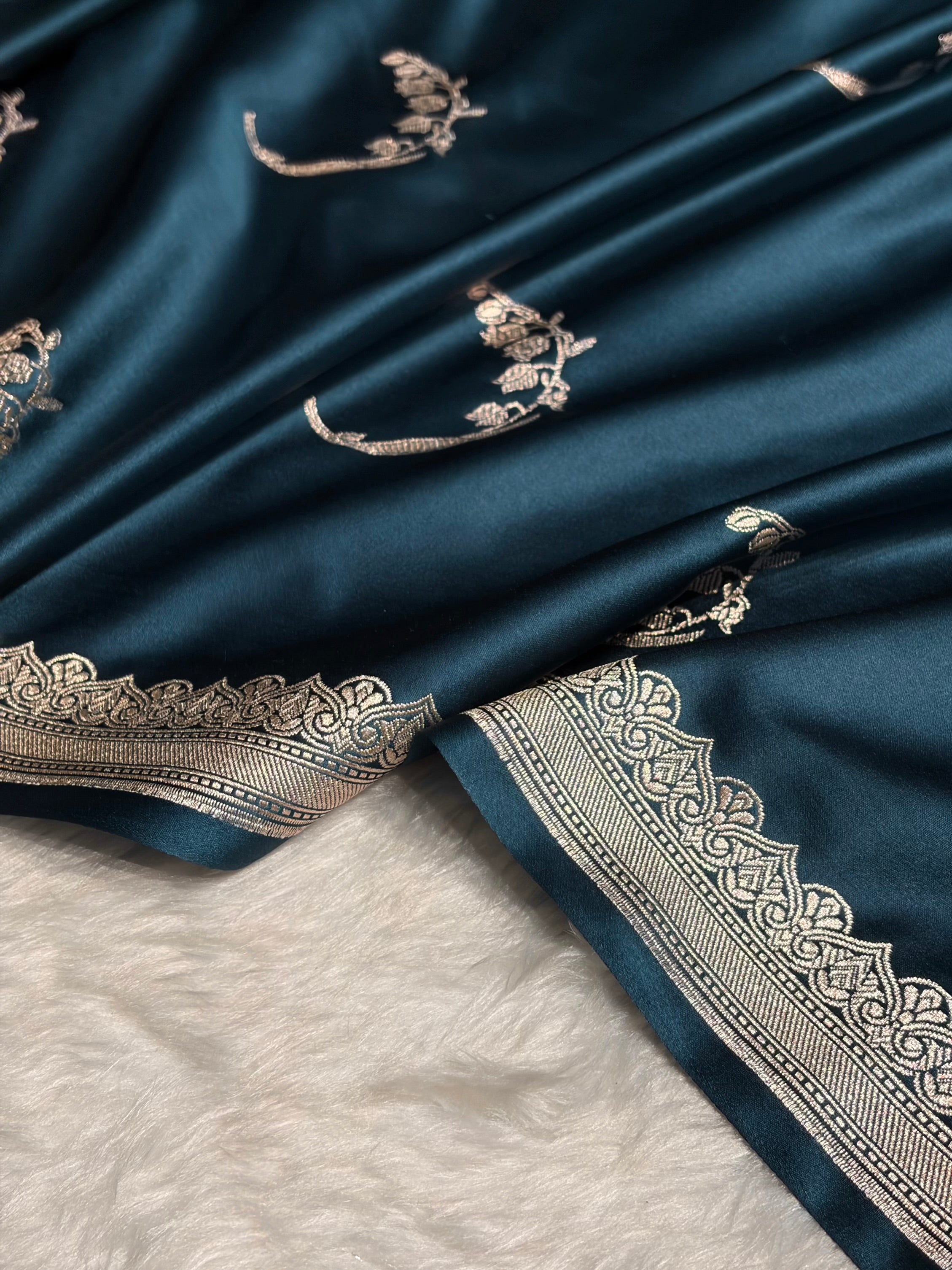 Dark Peacock Shades Unique Motif Mashru Silk Saree ms47