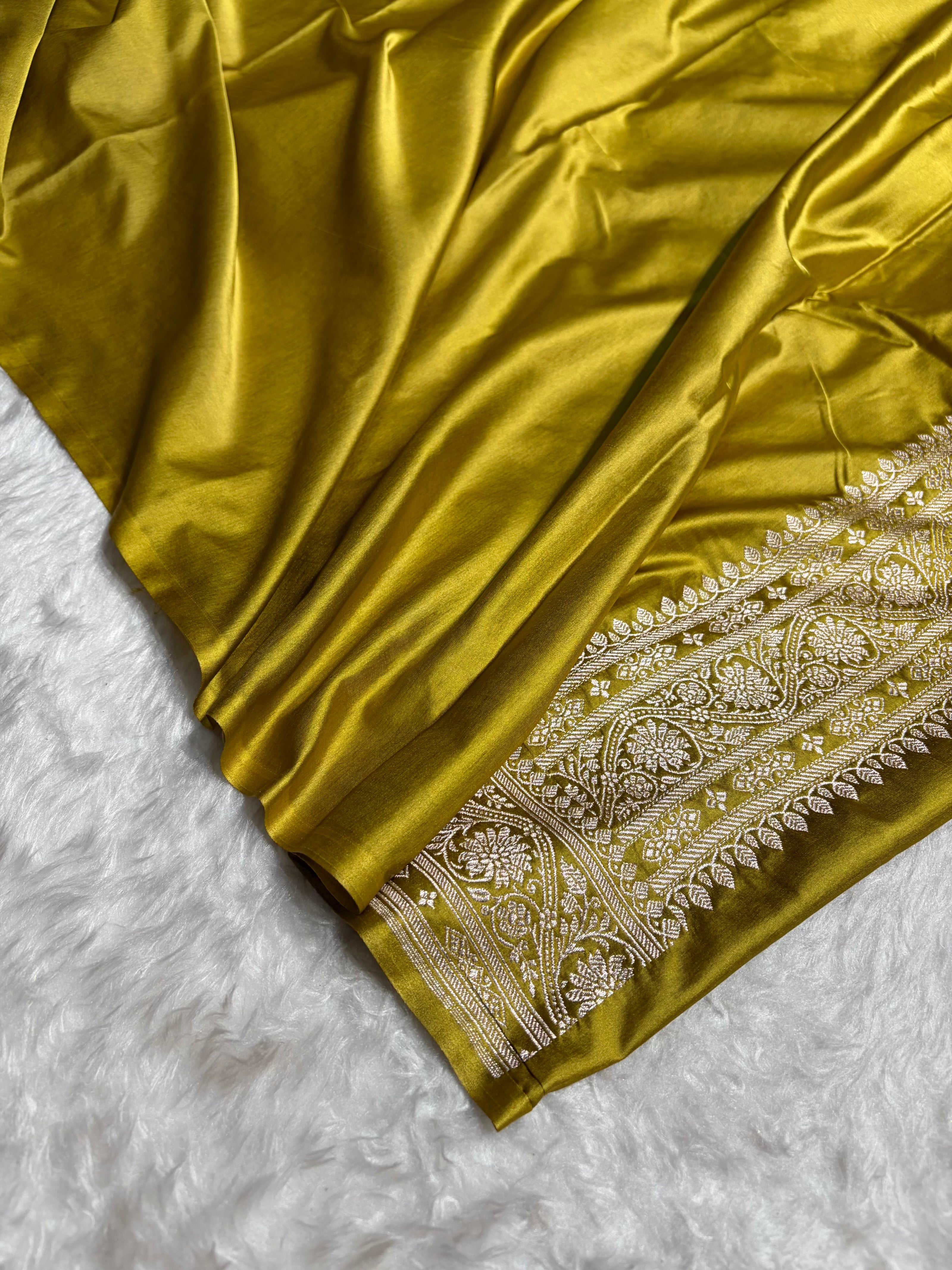 Dusty Mehendi Shades Bananasi Minakari Floral Border Boota Mashru Silk Saree MS66