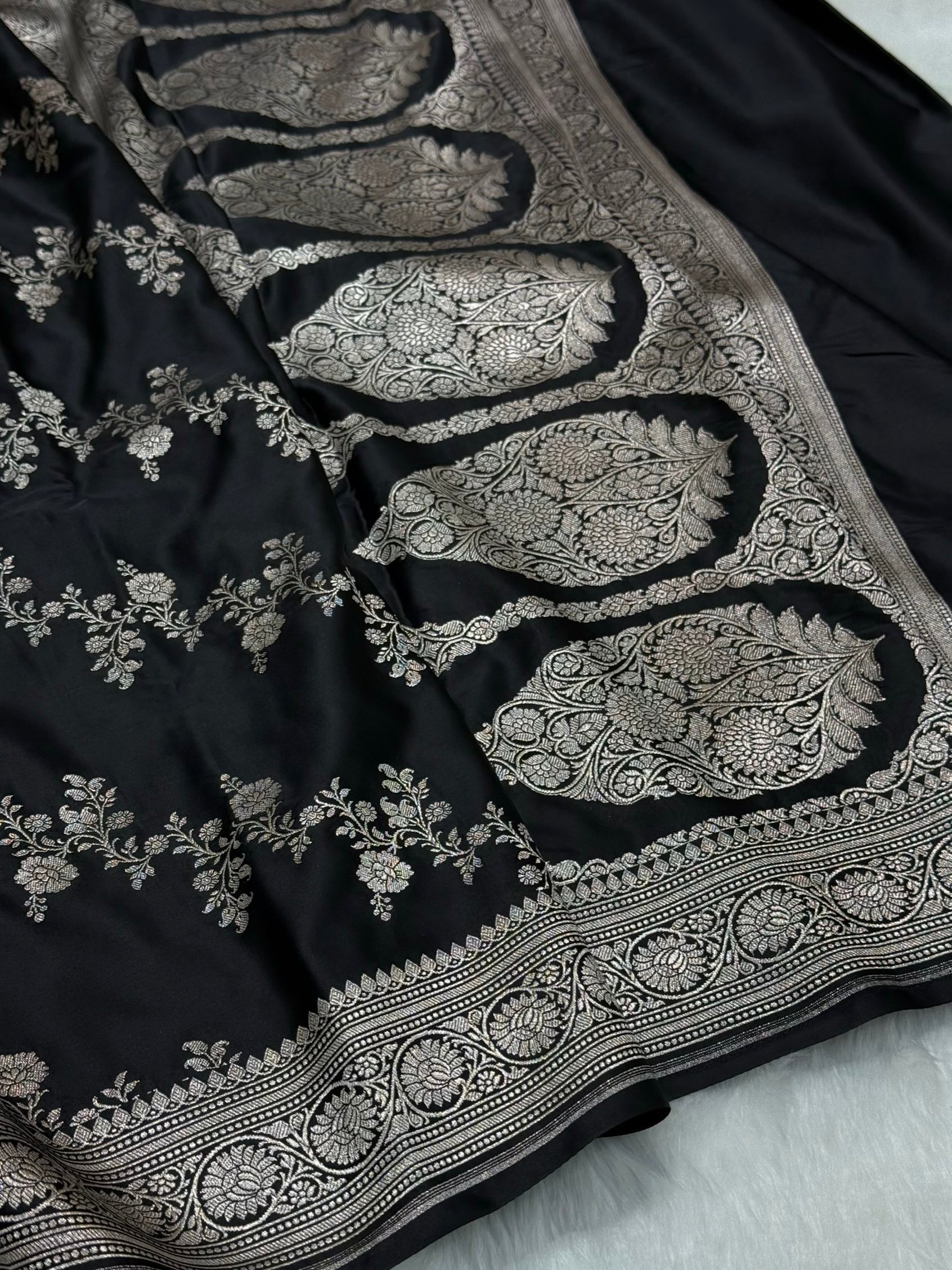Black Beautiful Banarasi Cross Mashru Silk Saree