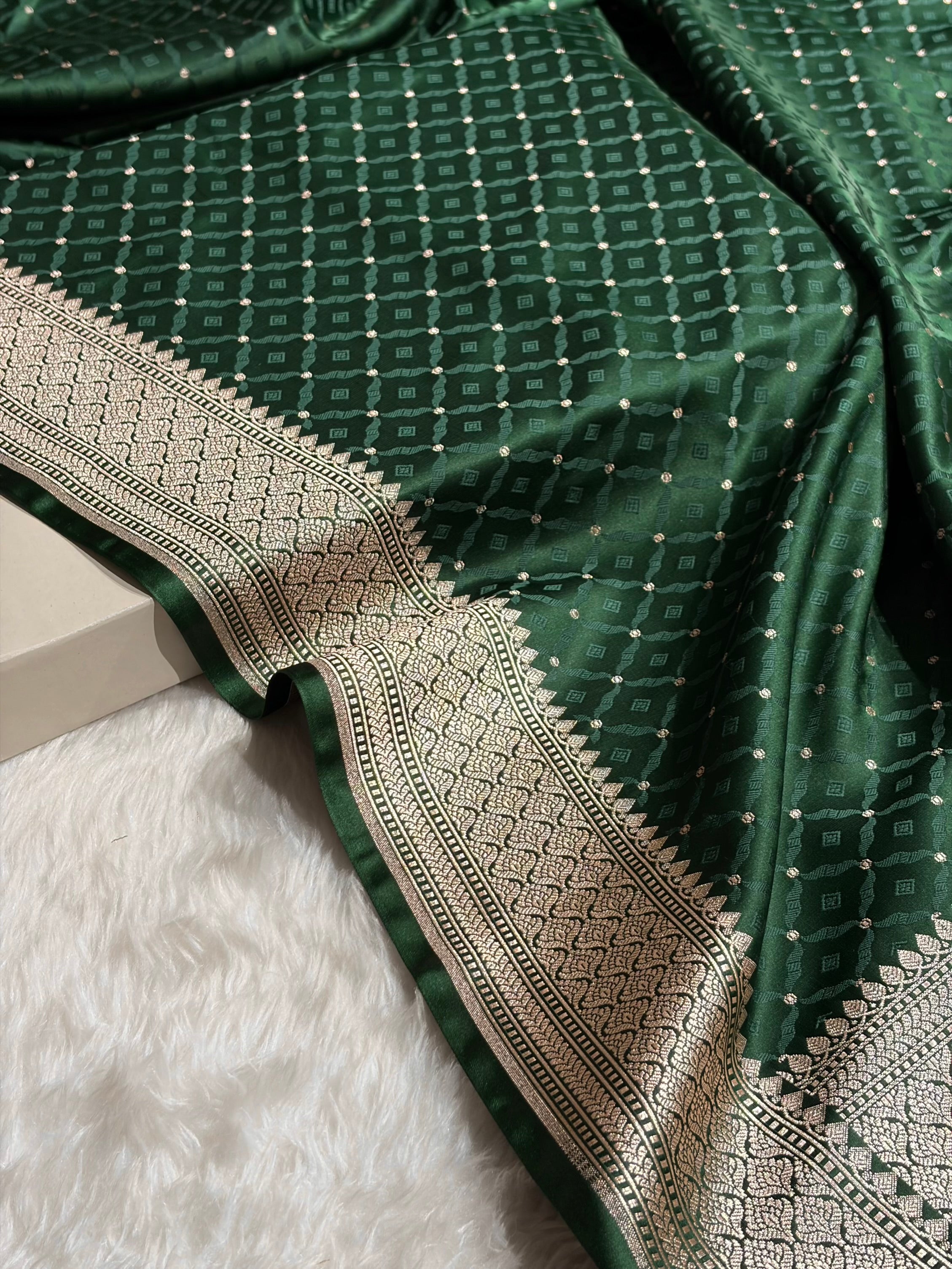 Bottle Green Shades Tanchoi Motif Mashru Silk Saree MST-14