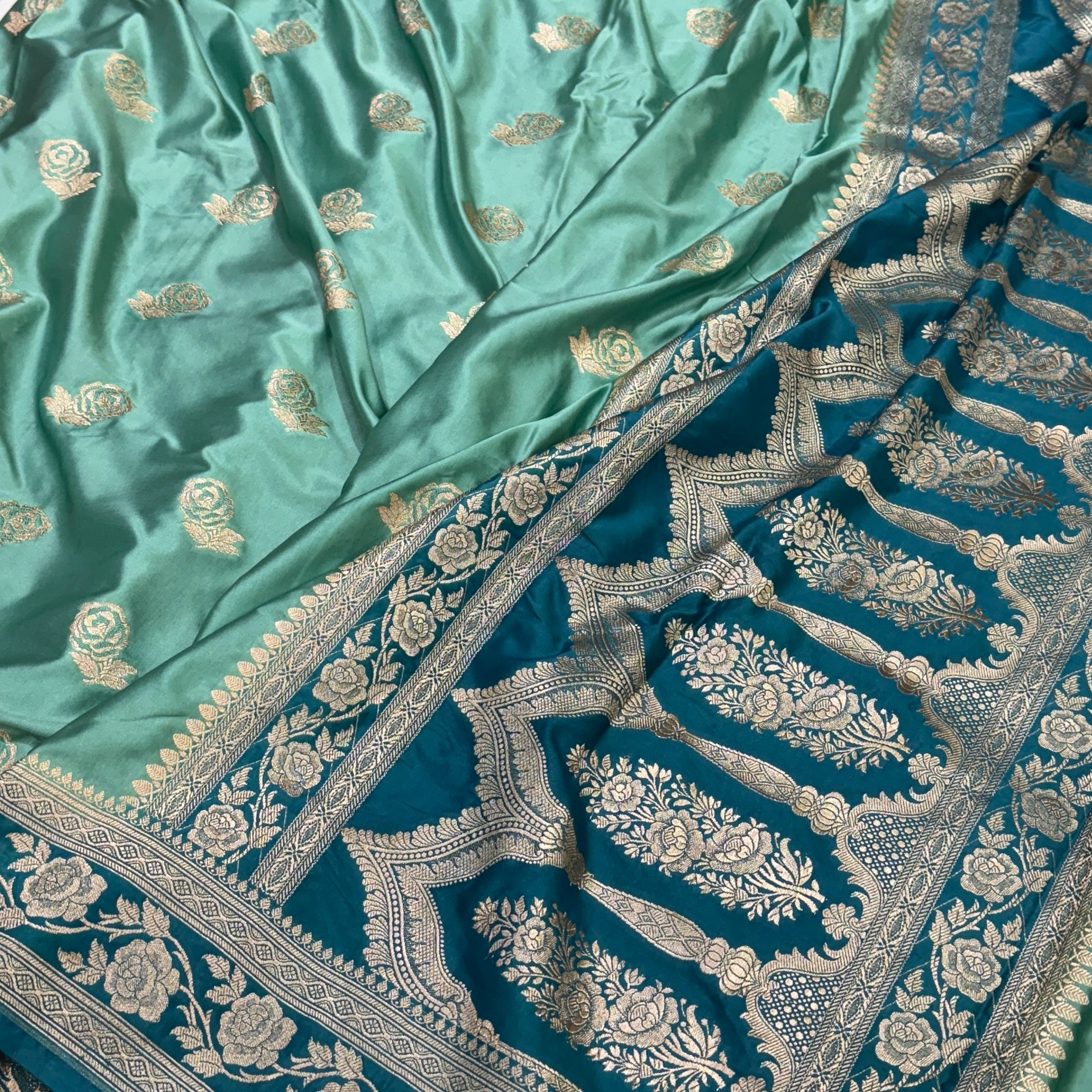 Contrast Turquoise - blue Combination Rose Motif Mashru Silk Saree