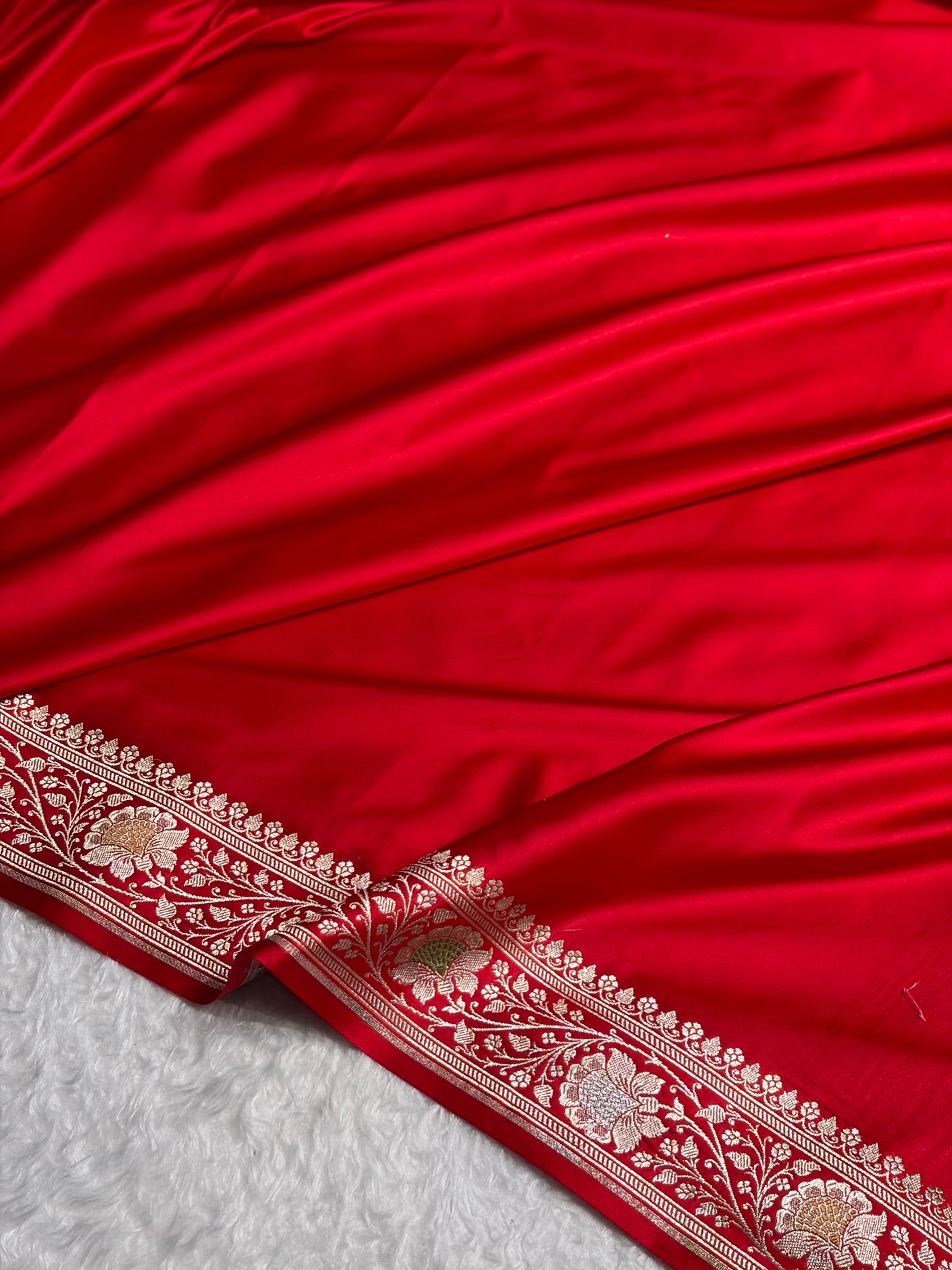 Red Shades Banarasi With Plain Minakari Broder Pattern Mashru Silk Saree MSM-135