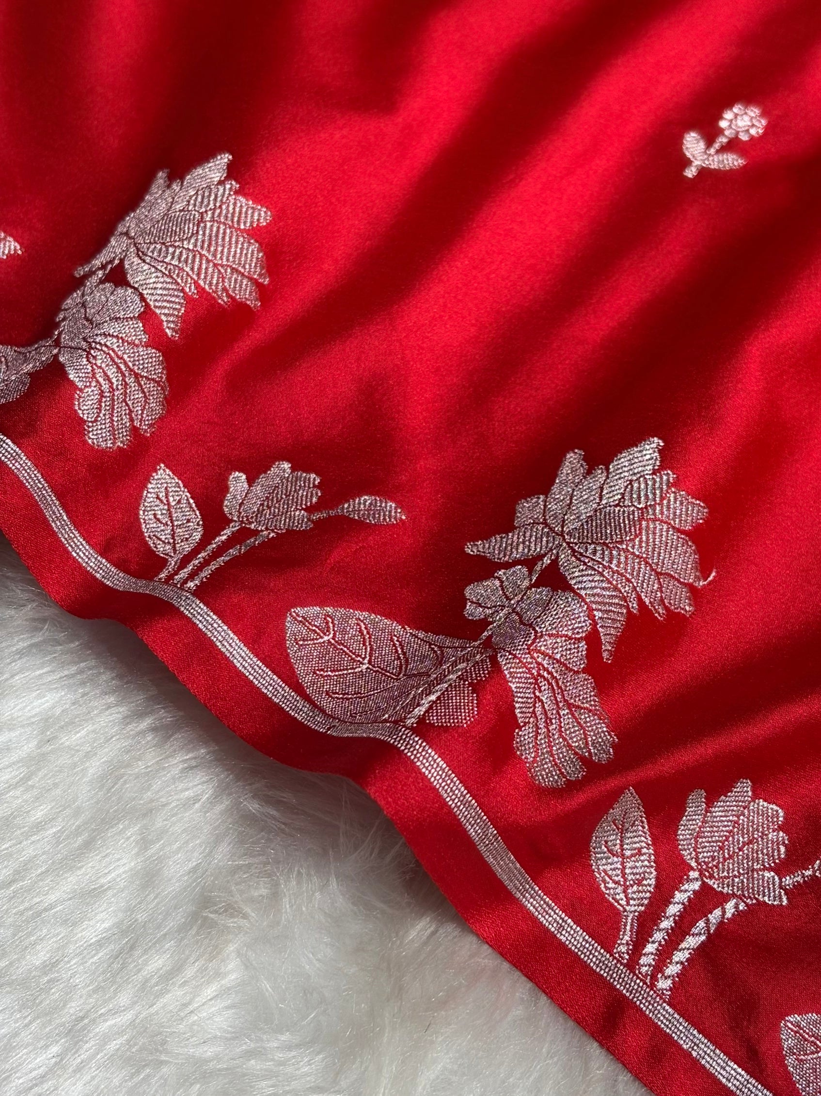 Red Floral Border Booti Mashru Silk Saree MS54