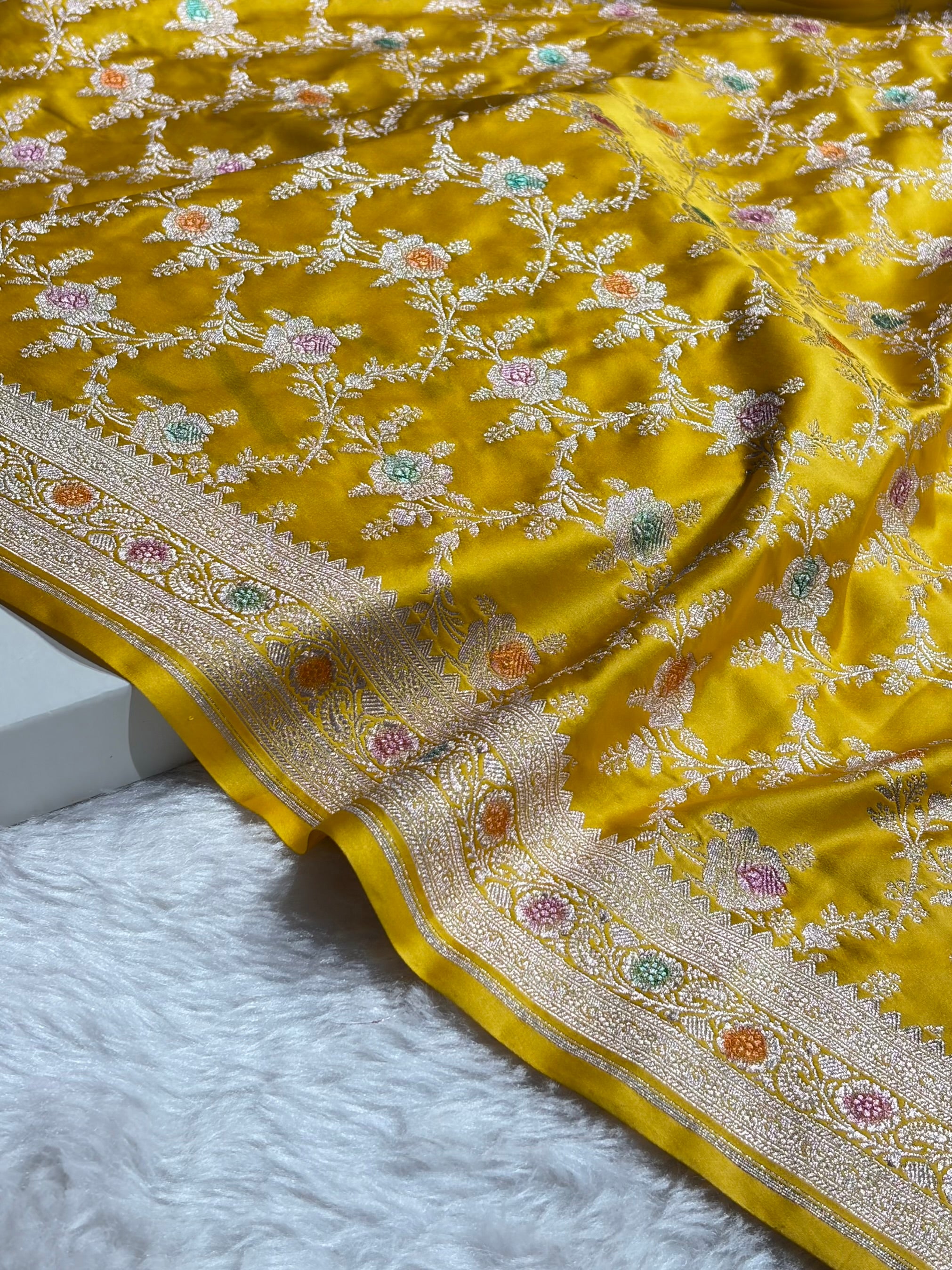 Yellow Shades Banarasi Minakari Floral Jaal Mashru Silk Saree MS28