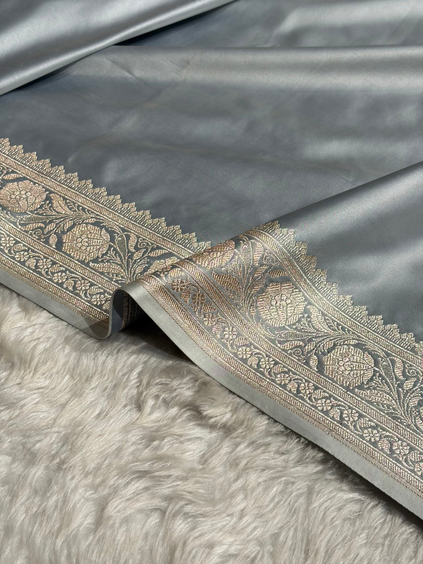 Powder Grey Shade With Booti Pattern Mashru Silk Saree