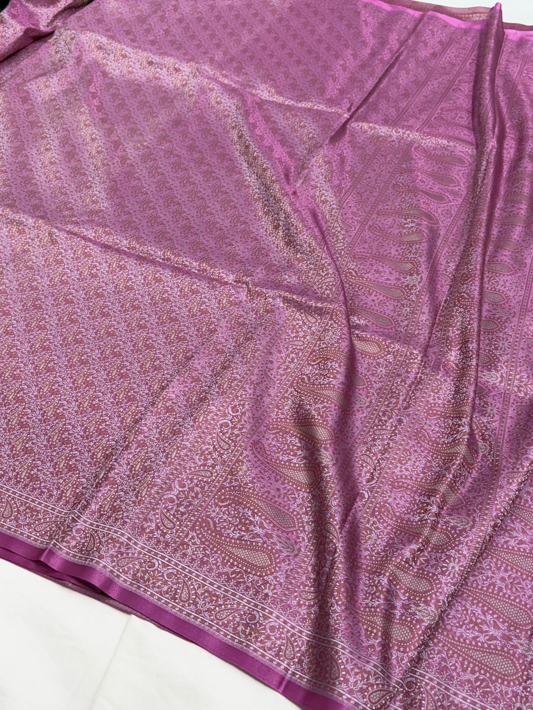 Magnetic Rani Shade With Tanchoi Jamawar Pattern Mashru Silk Saree