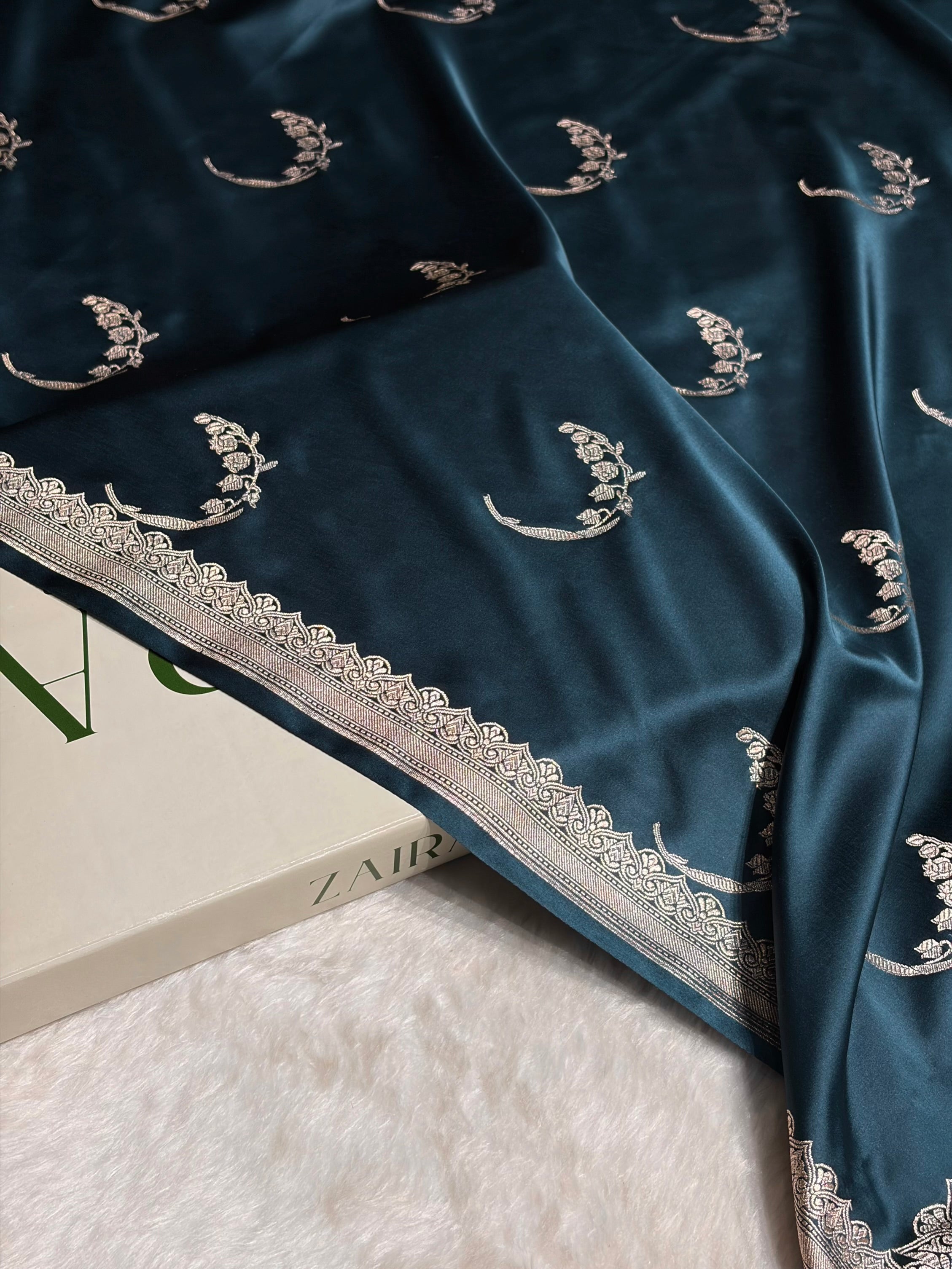 Dark Peacock Shades Unique Motif Mashru Silk Saree ms47