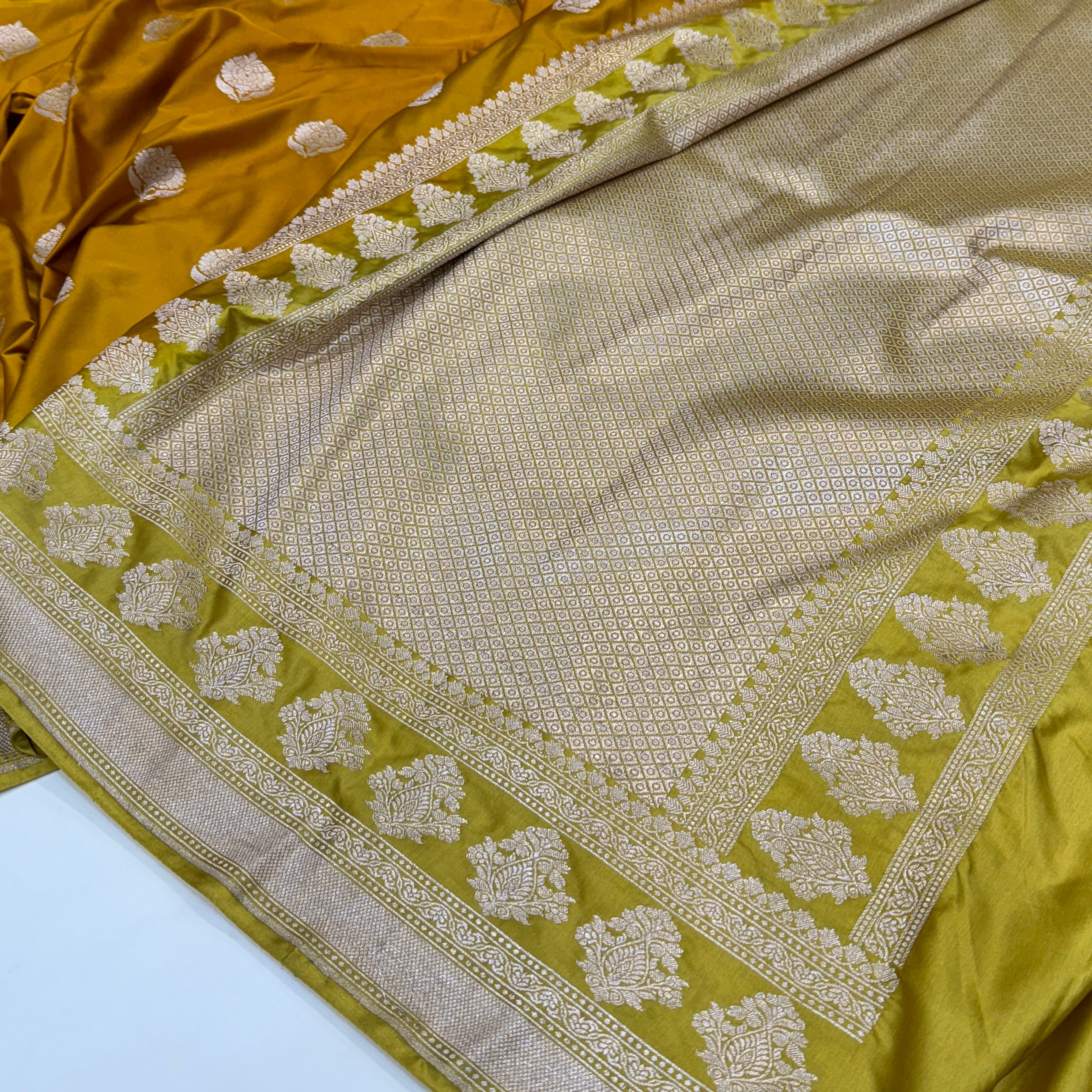 Contrast Mustard -yellow  Combination Border Mashru Silk Saree With Big Border