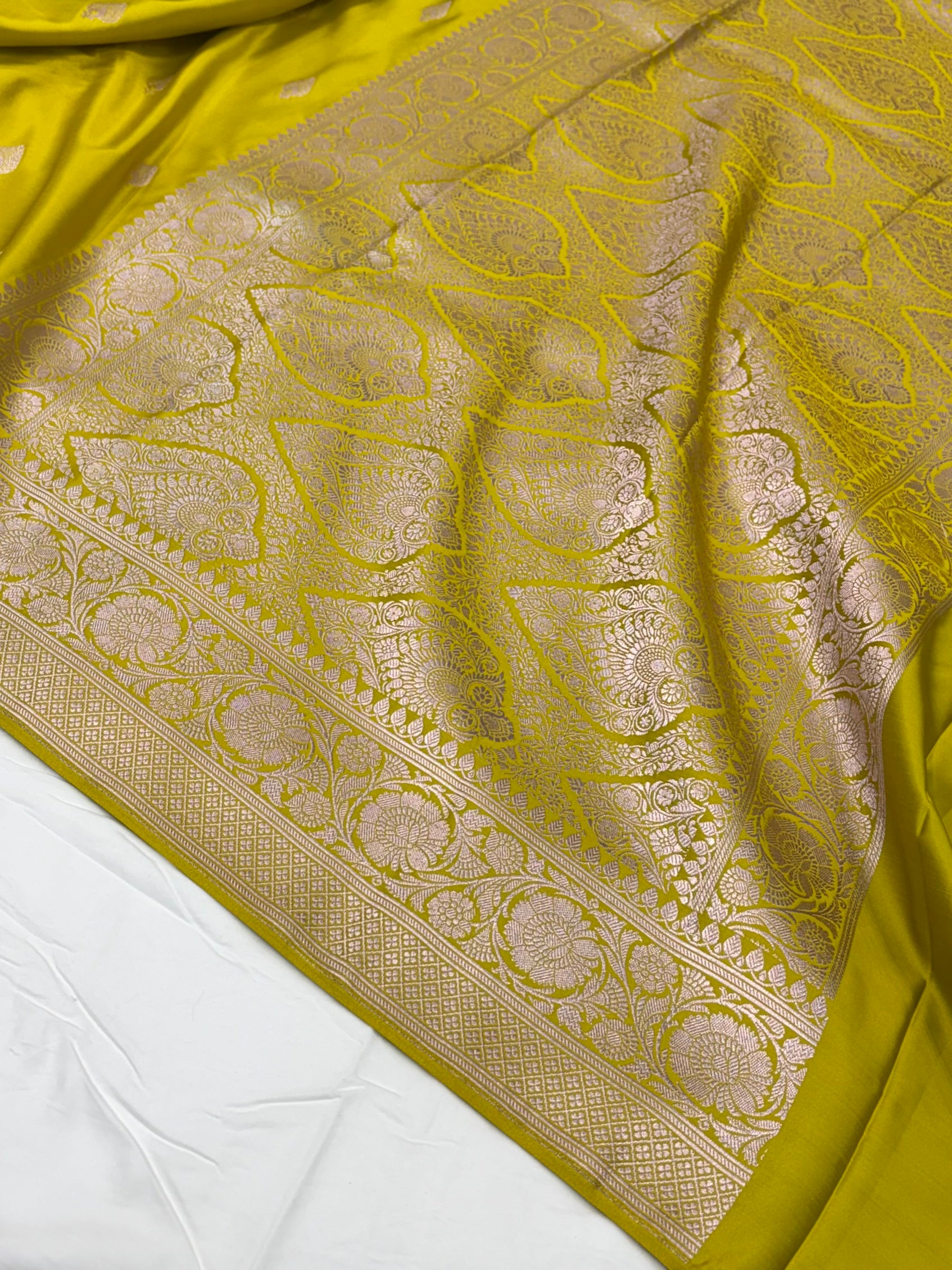 Liril Green Mauve Shade With Booti Pattern Mashru Silk Saree