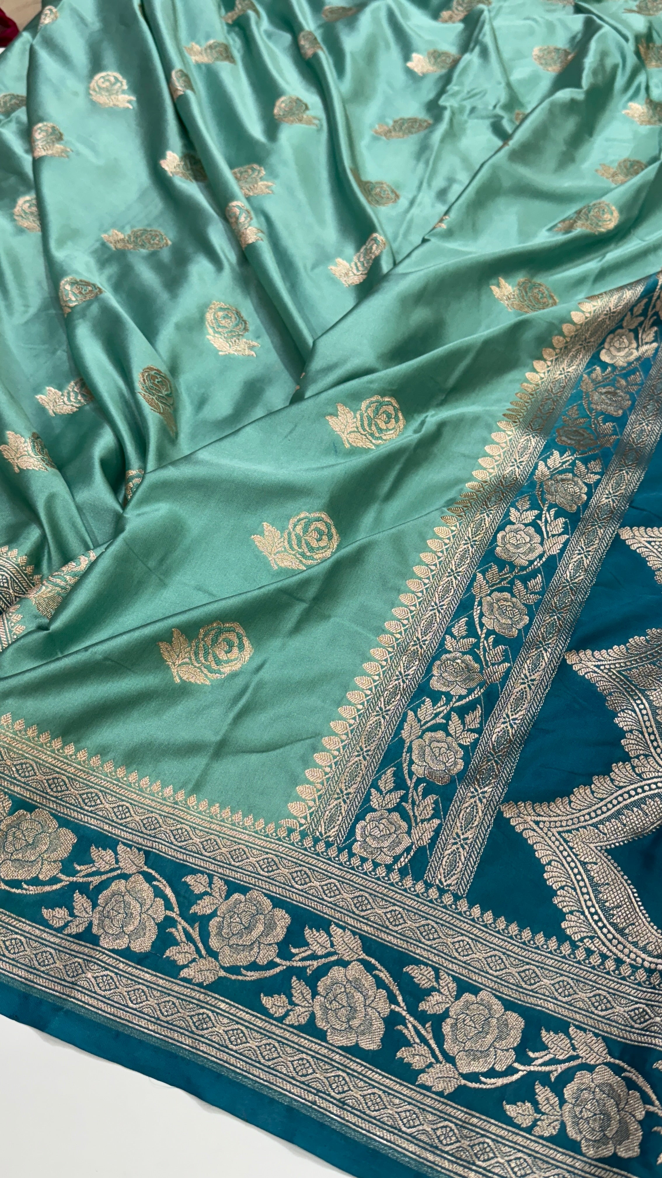 Contrast Turquoise - blue Combination Rose Motif Mashru Silk Saree
