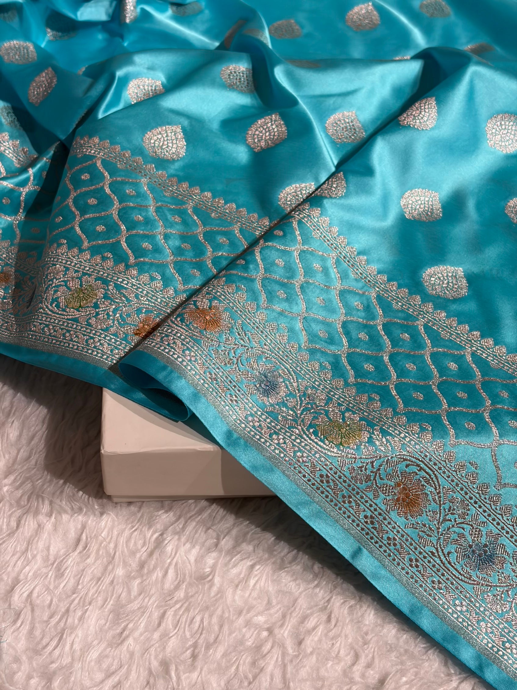 Banarasi Floral Booti Pattern in Firozi Shades Floral Mashru Silk Saree MCS103