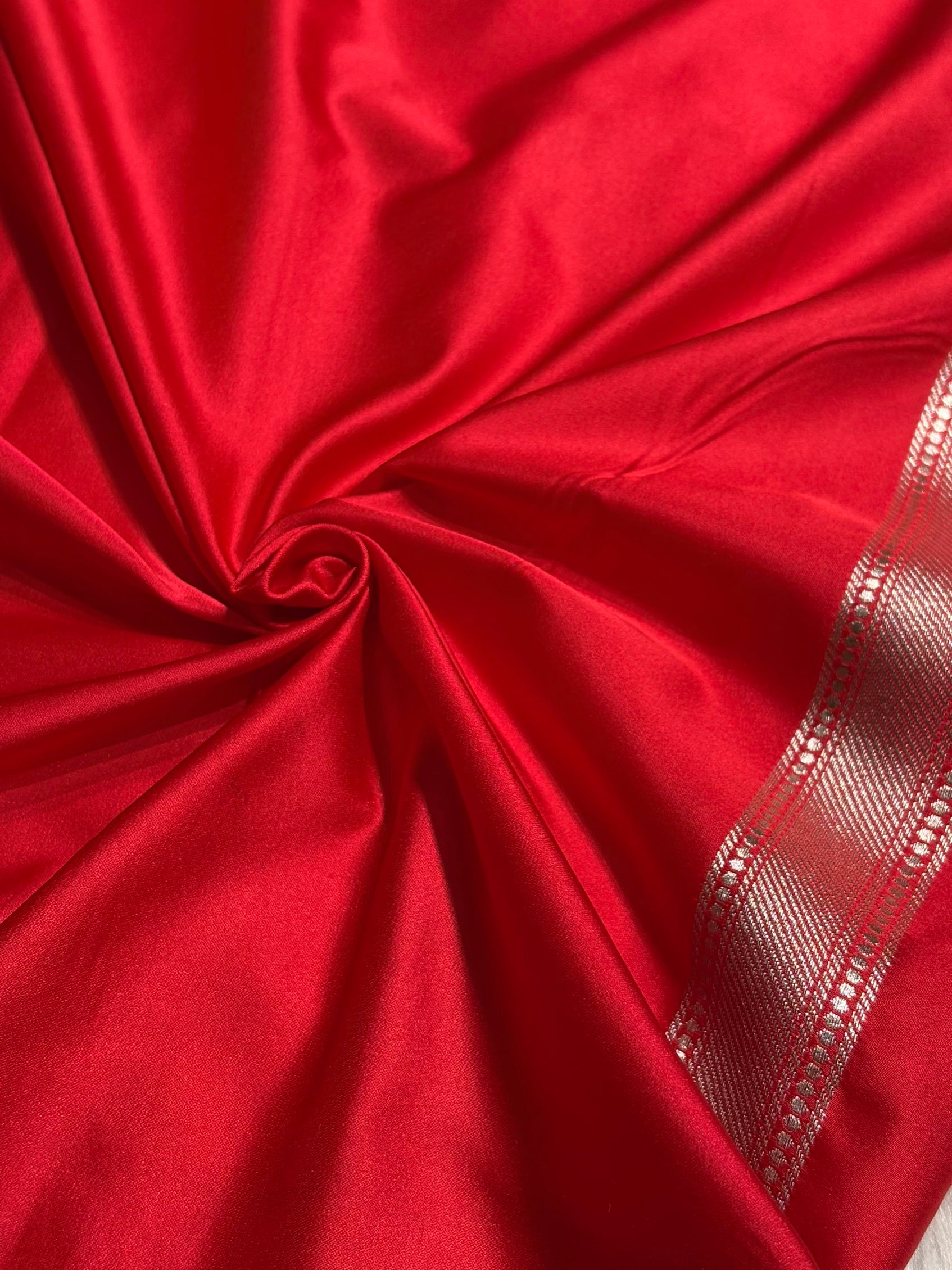 Red Shades Scallop Mashru Silk Saree MS20