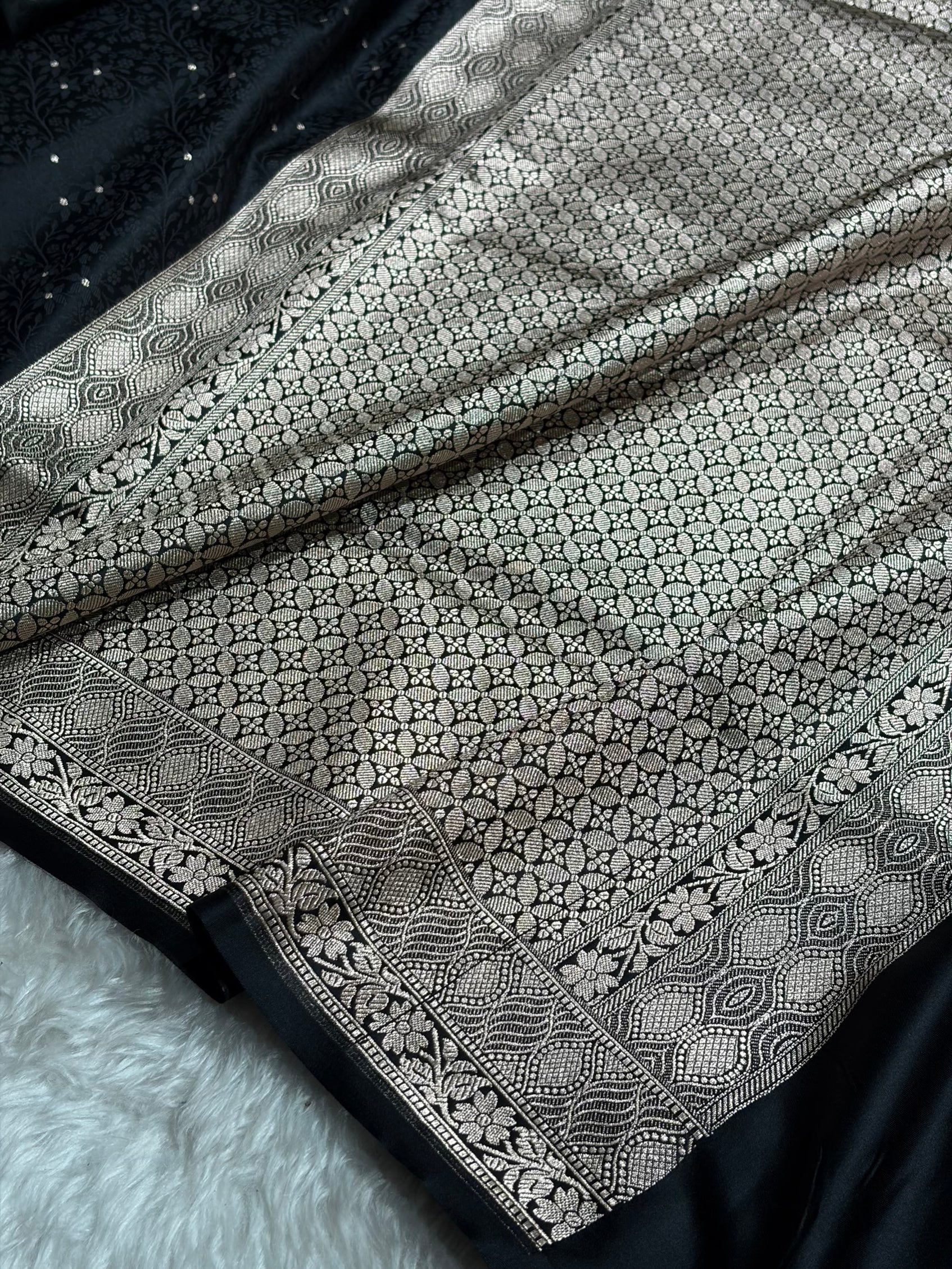 Black Shades Tanchoi Motif Mashru Silk Saree MST-15