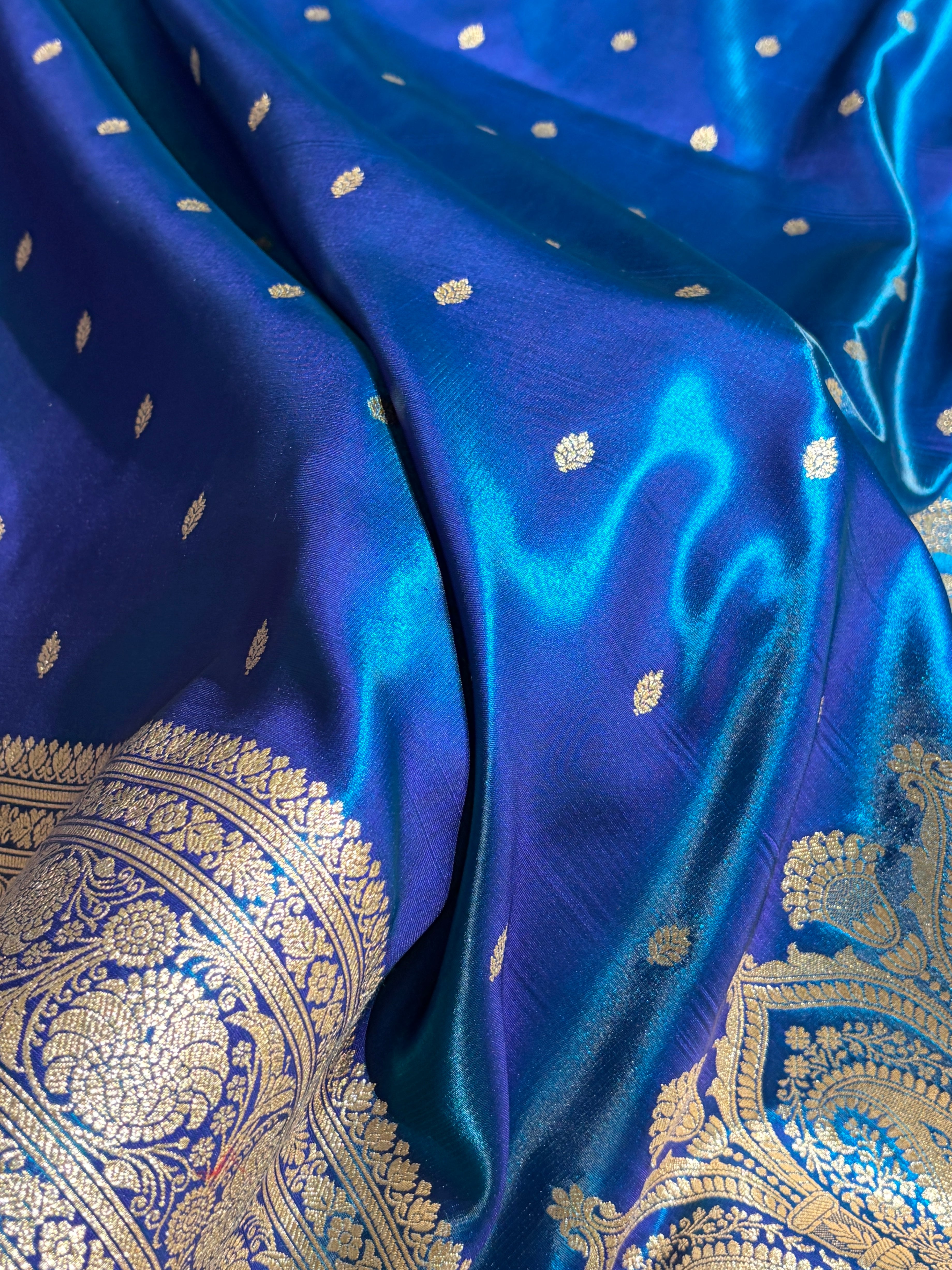 Banarasi Peacock Shades Booti Pattern Banarasi Satin Silk Saree SS62