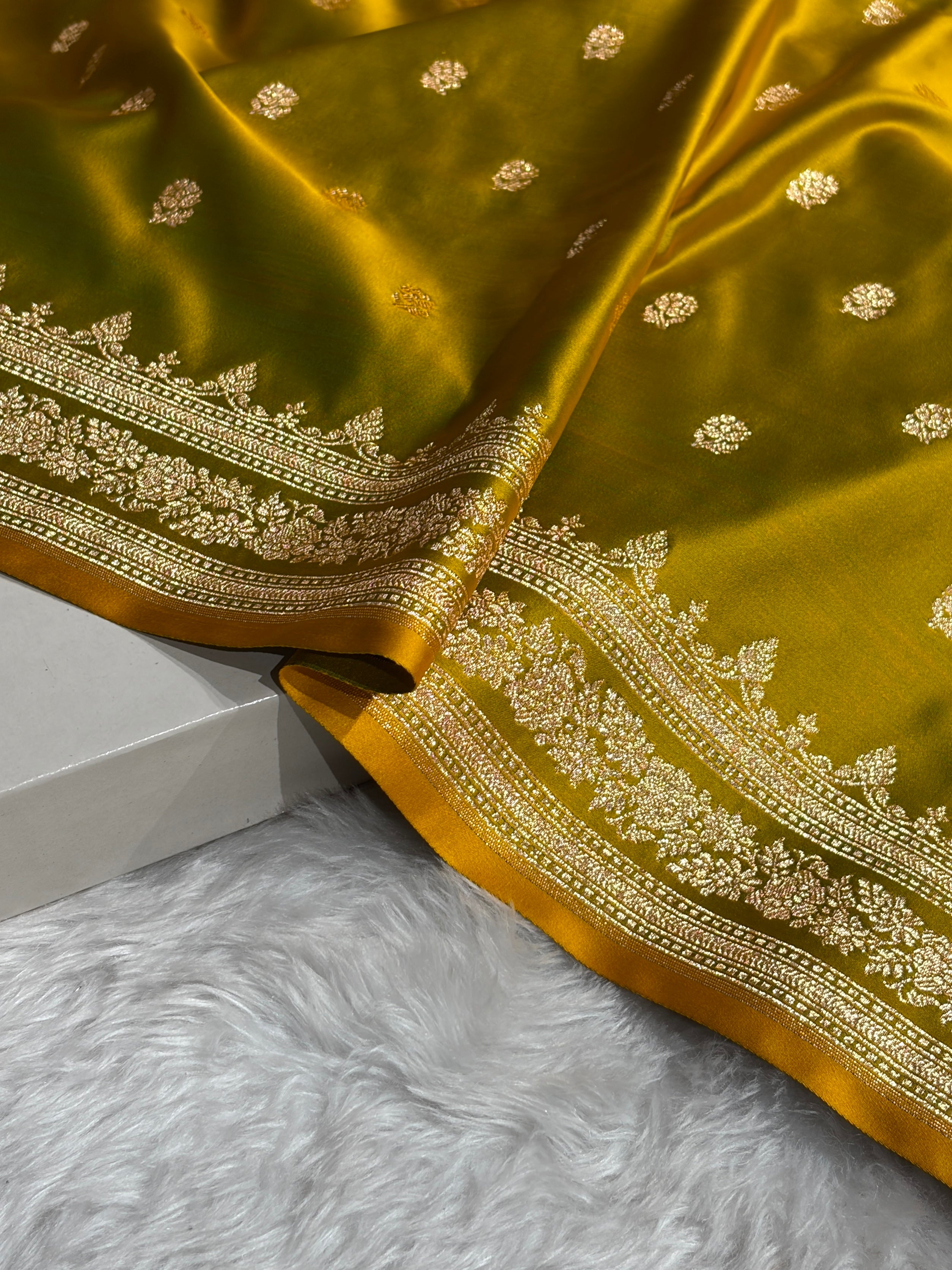 Banarasi Cross Liril Mehendi Floral Pattern Satin Katan Silk Saree SK76