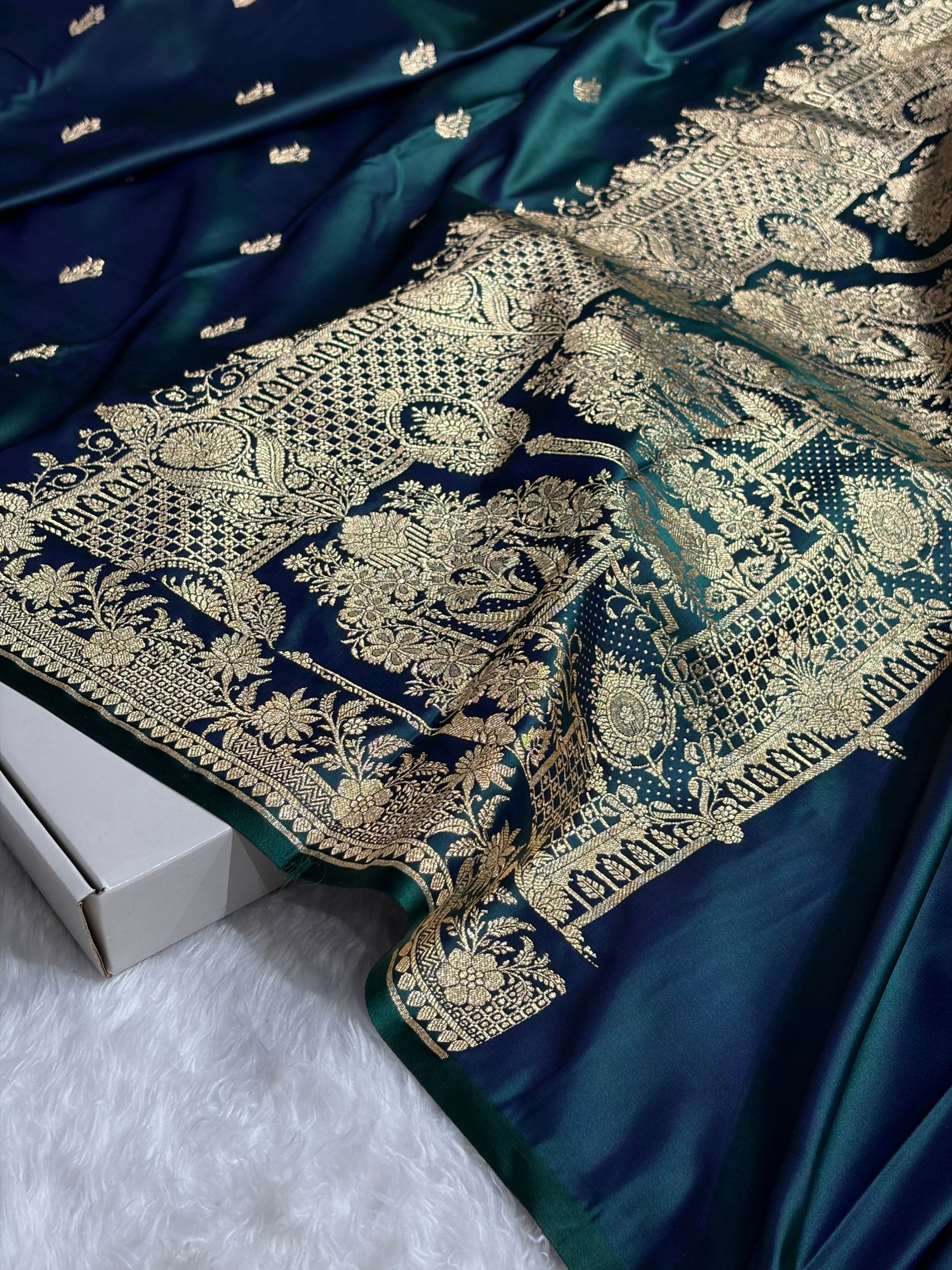 Dark Cross Green Shades Banarasi Boota Pattern Floral Mashru Silk Saree MSM-117