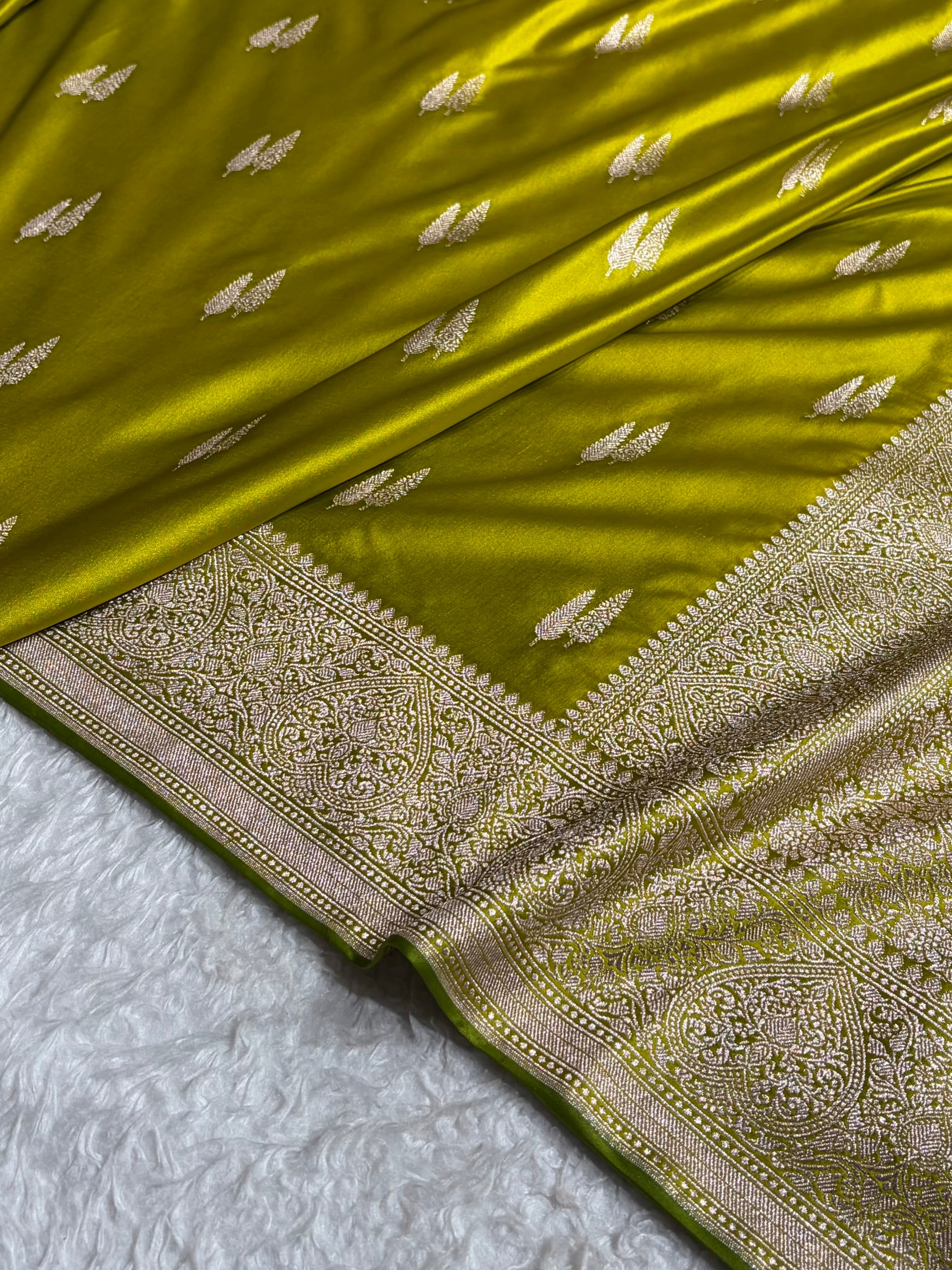 Banarasi Floral Booti Pattern in Liril Mahndi Shades Floral Mashru Silk Saree MCS102