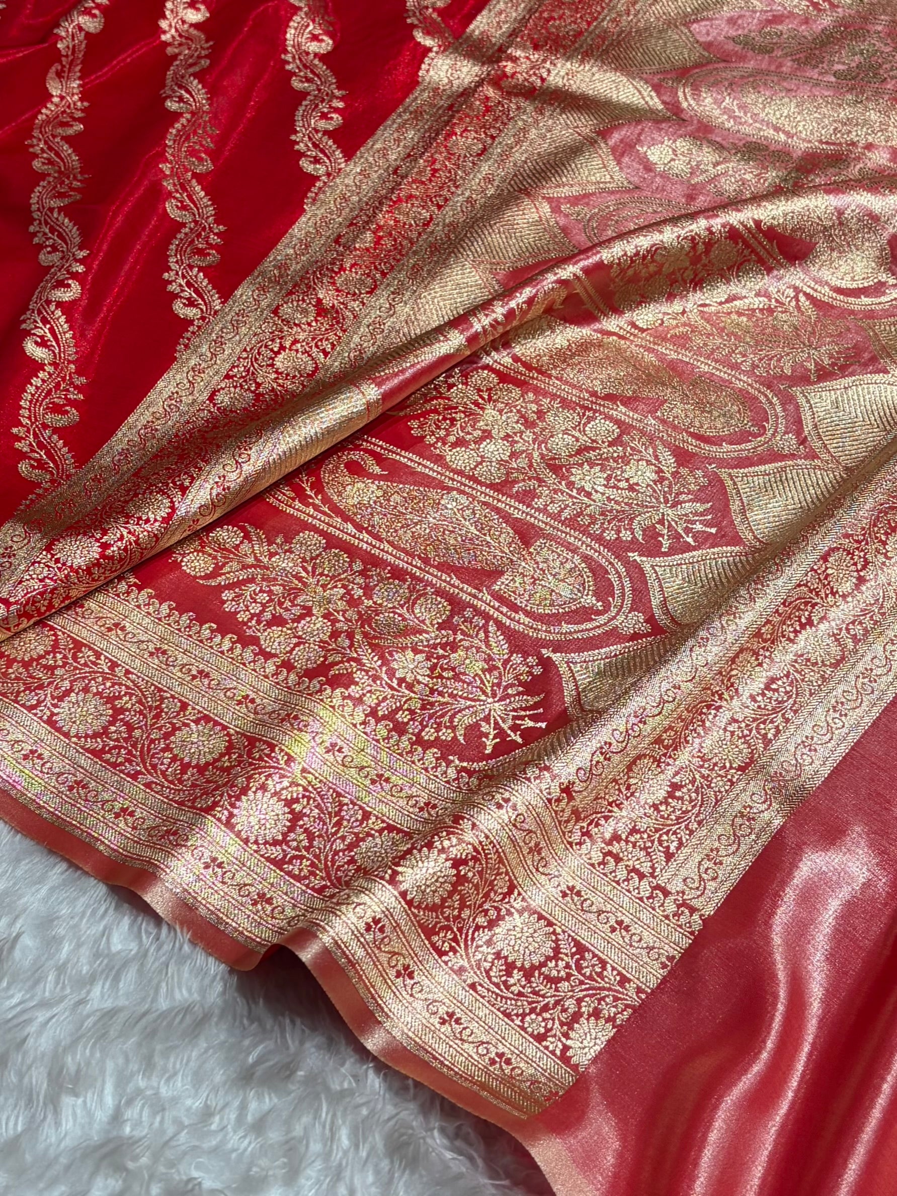 Red Contrast Shades Cross Pattern Banarasi Satin Silk Saree SS39