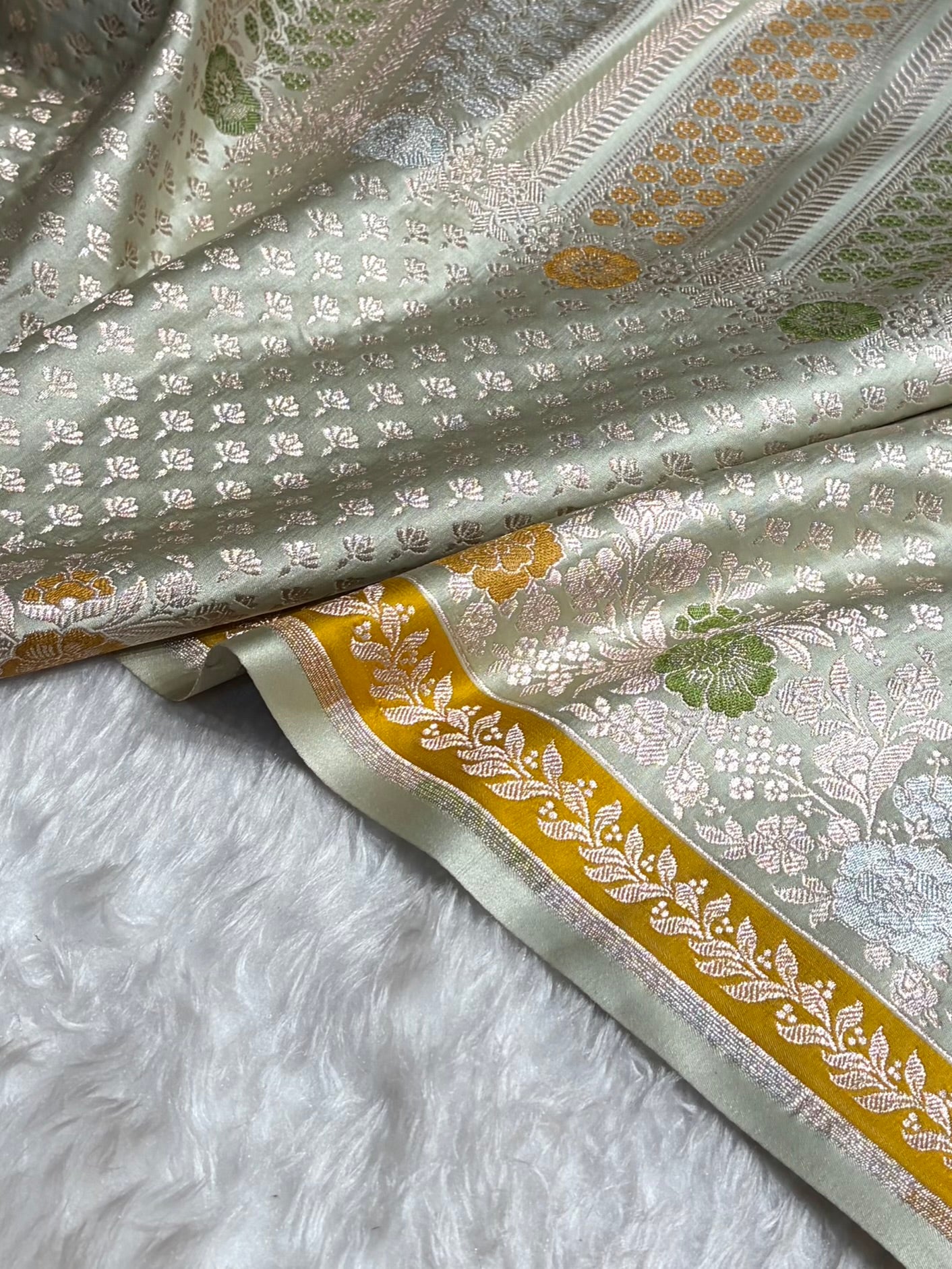 Banarasi Pastel Beige Shades Floral Minakari Skirt Border Mashru Silk Saree MSM-83