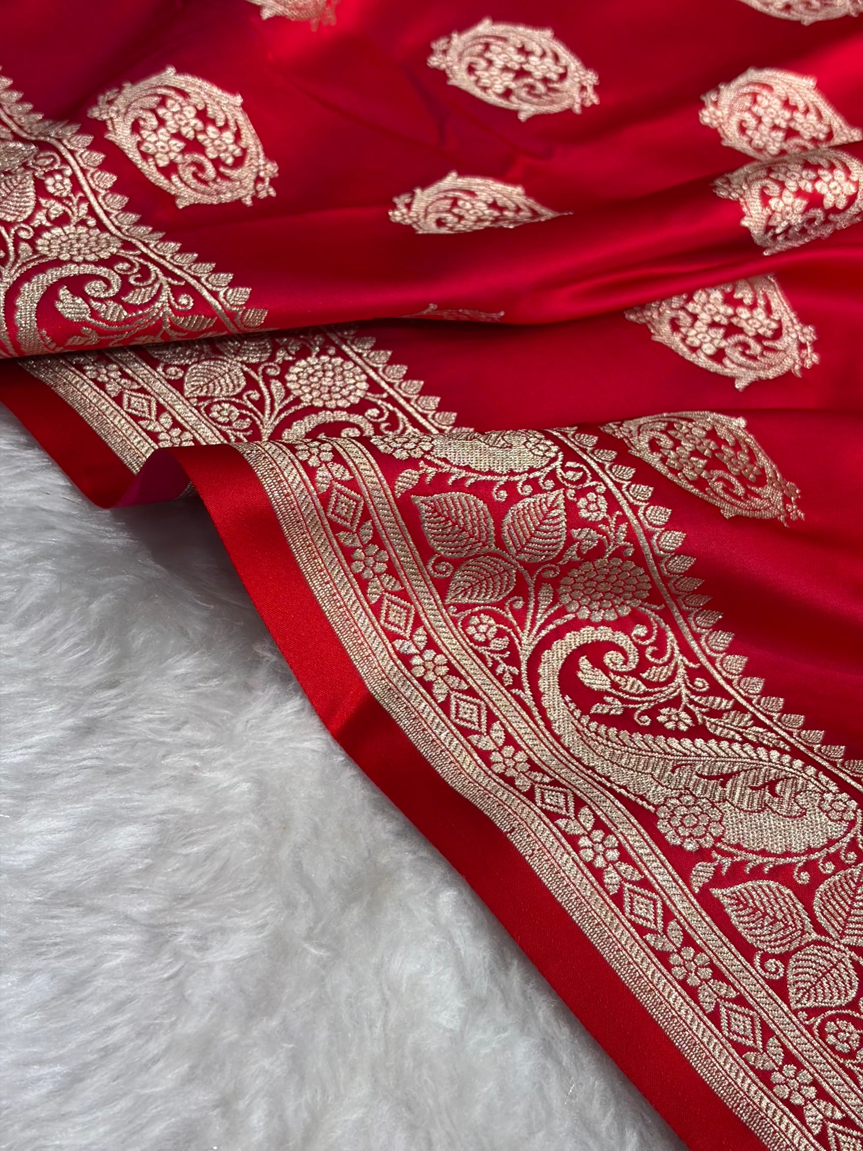 Banarasi Cross Red Shades Banarasi Boota Pattern Floral Mashru Silk Saree MSM-104