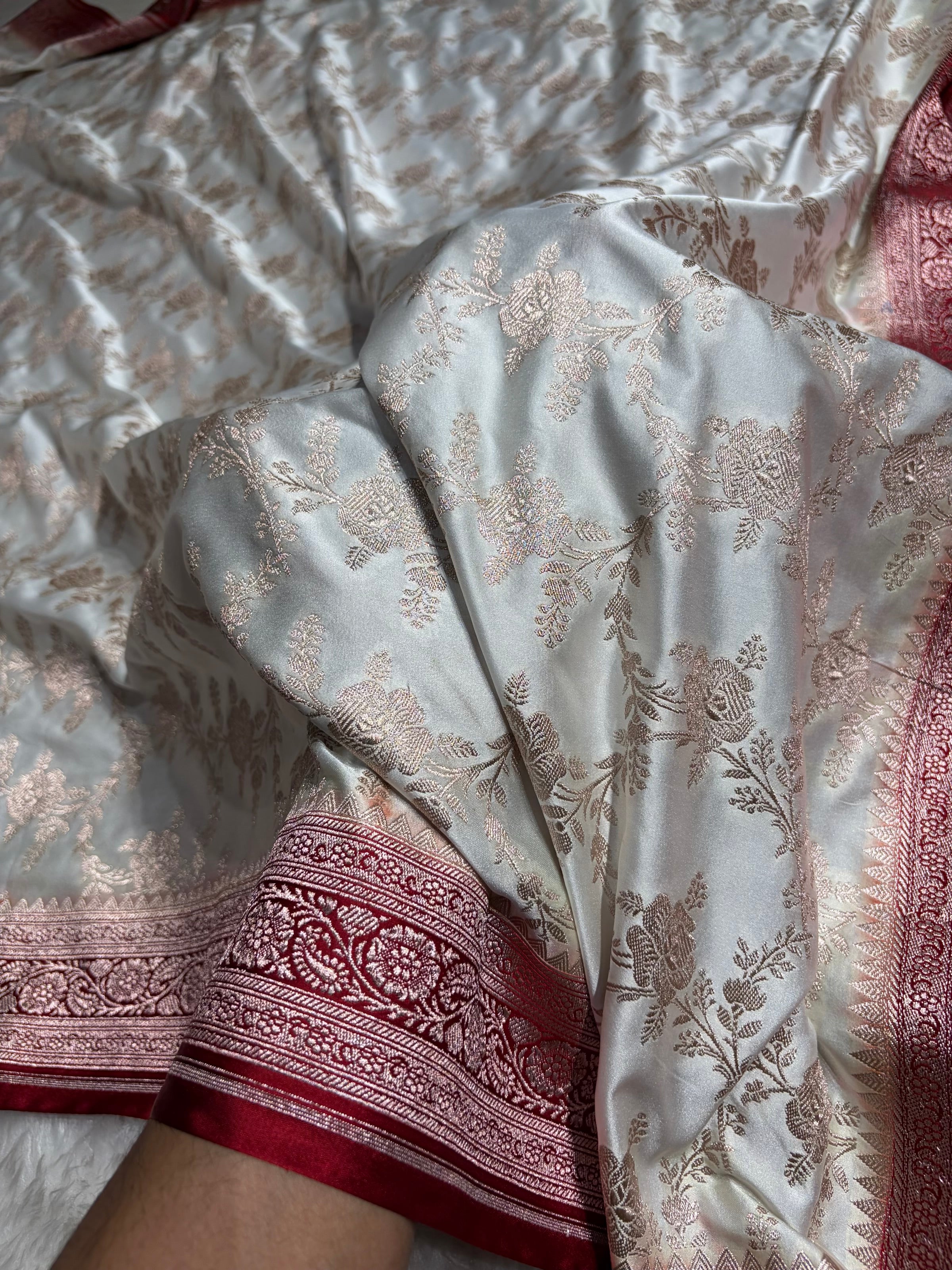 Contrast White with Maroon Floral Jaal Mashru Silk Saree MS28