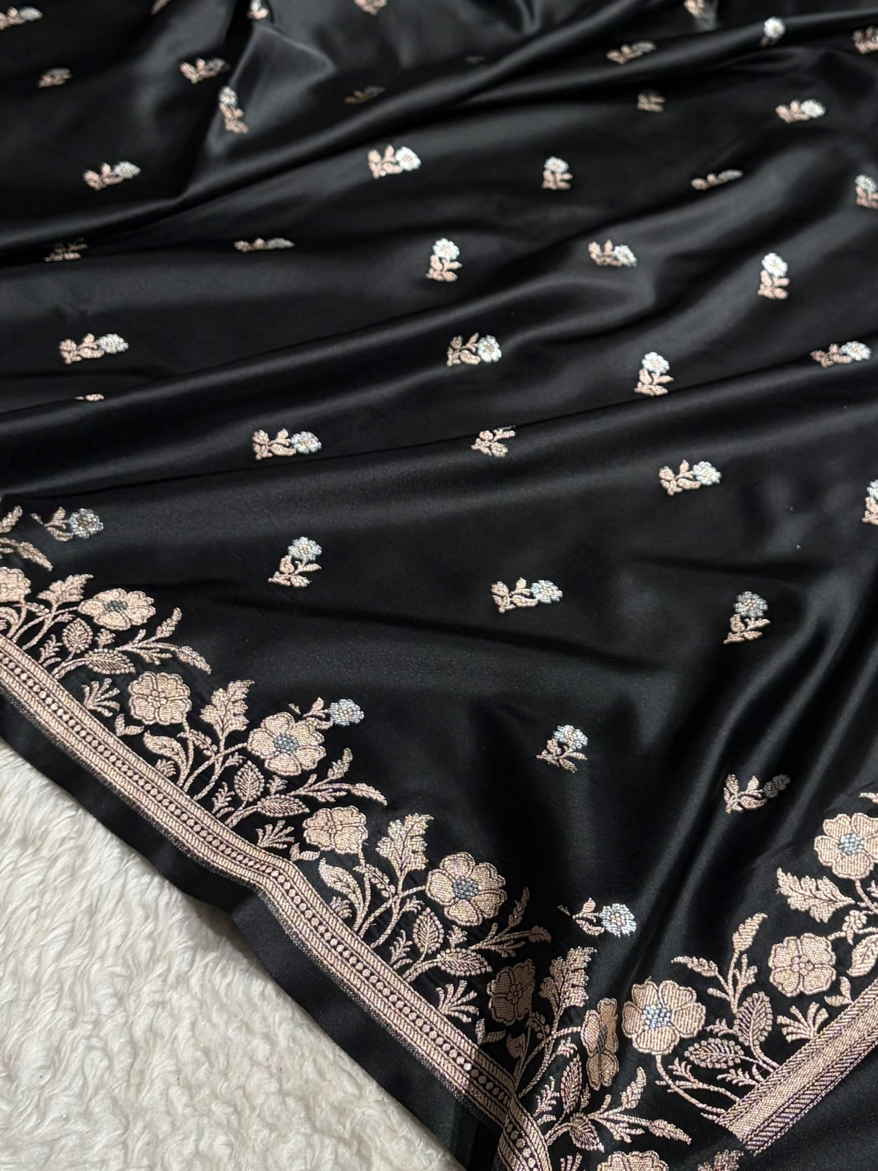 Black Boota With Floral Border Mashru Silk Saree MSM-86