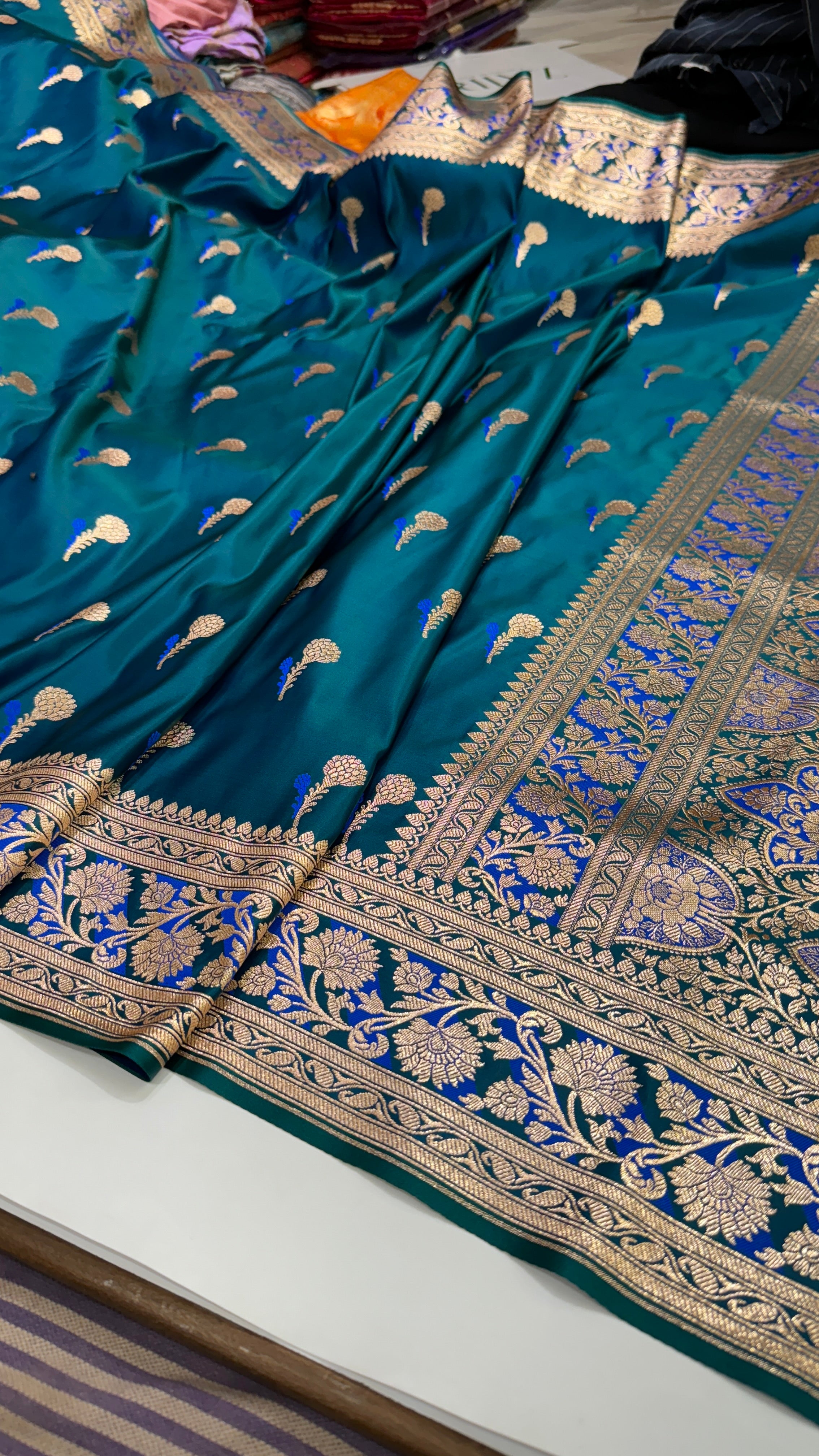 Tanchoi Boota Katan Silk Saree In Peacock Green Shades SK05