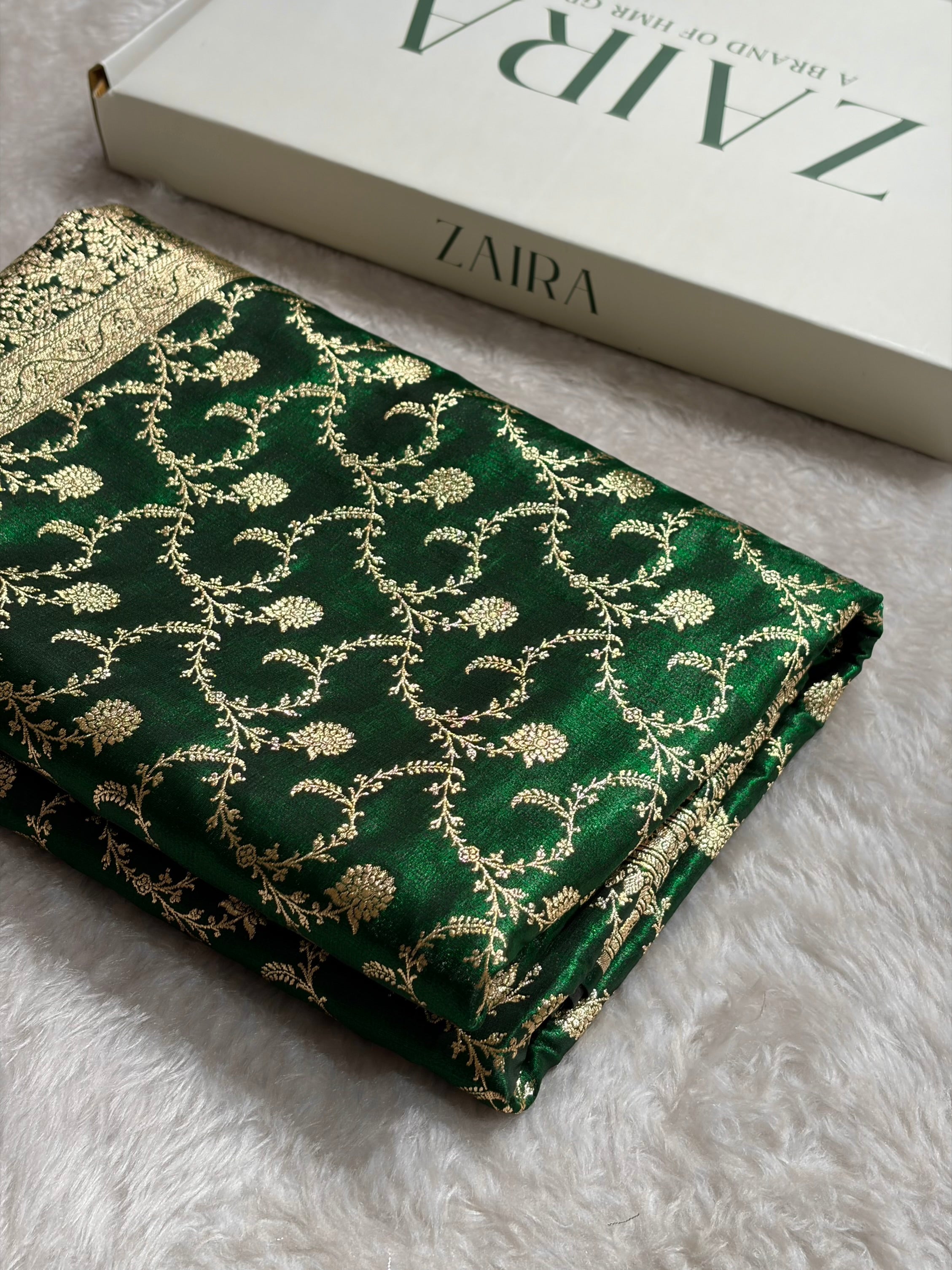 Bottle Green Shades Jaal Pattern Banarasi Satin Silk Saree SS43