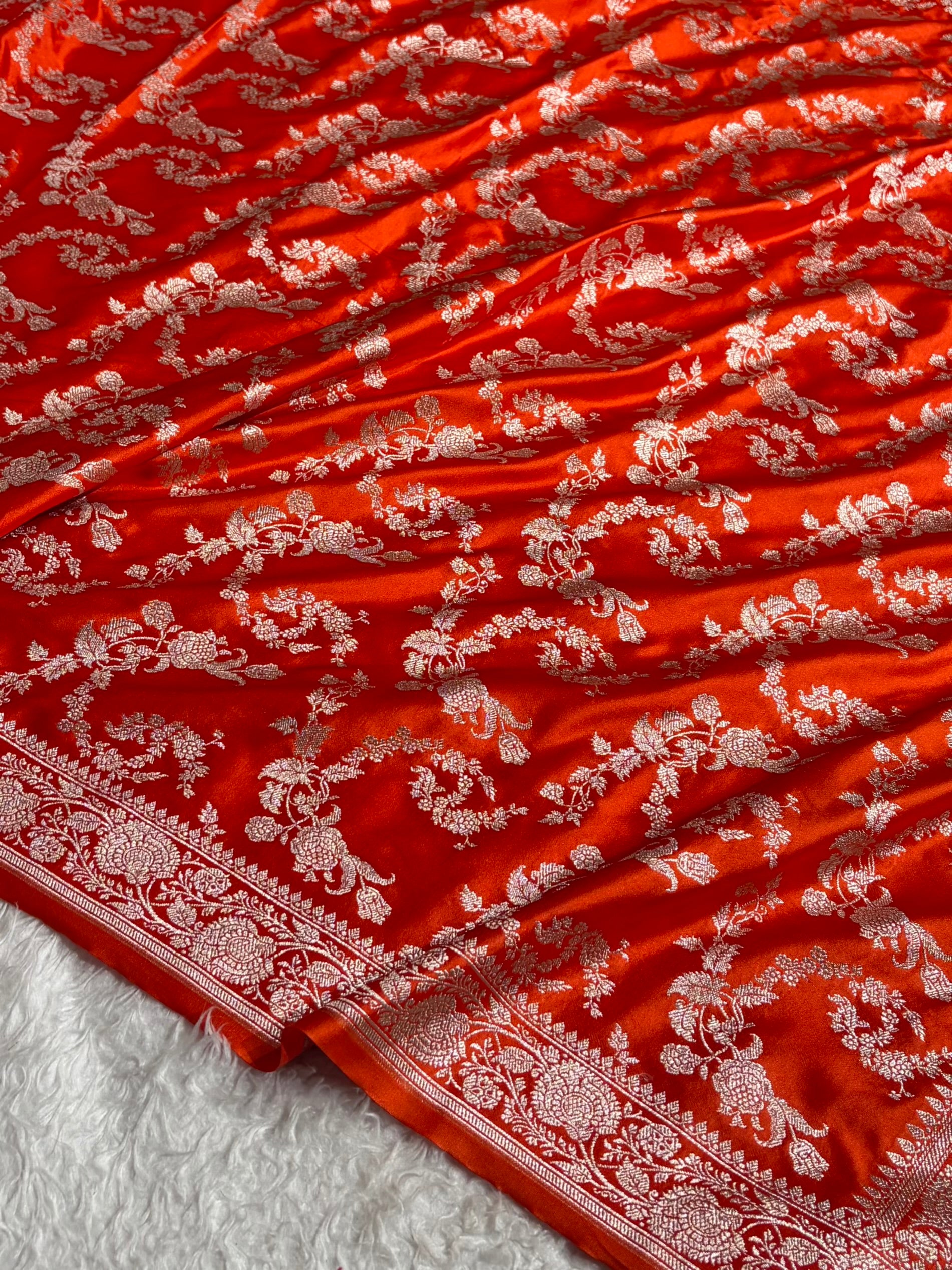 Banarasi Floral Jaal Pattern in Red Shades Floral Mashru Silk Saree MCS104