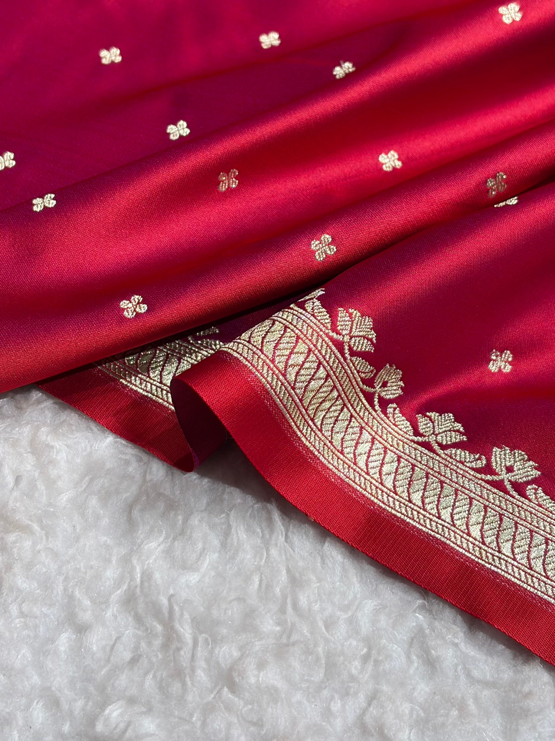 Magentic Red Shades Banarasi Boota Pattern Floral Mashru Silk Saree MSM-119