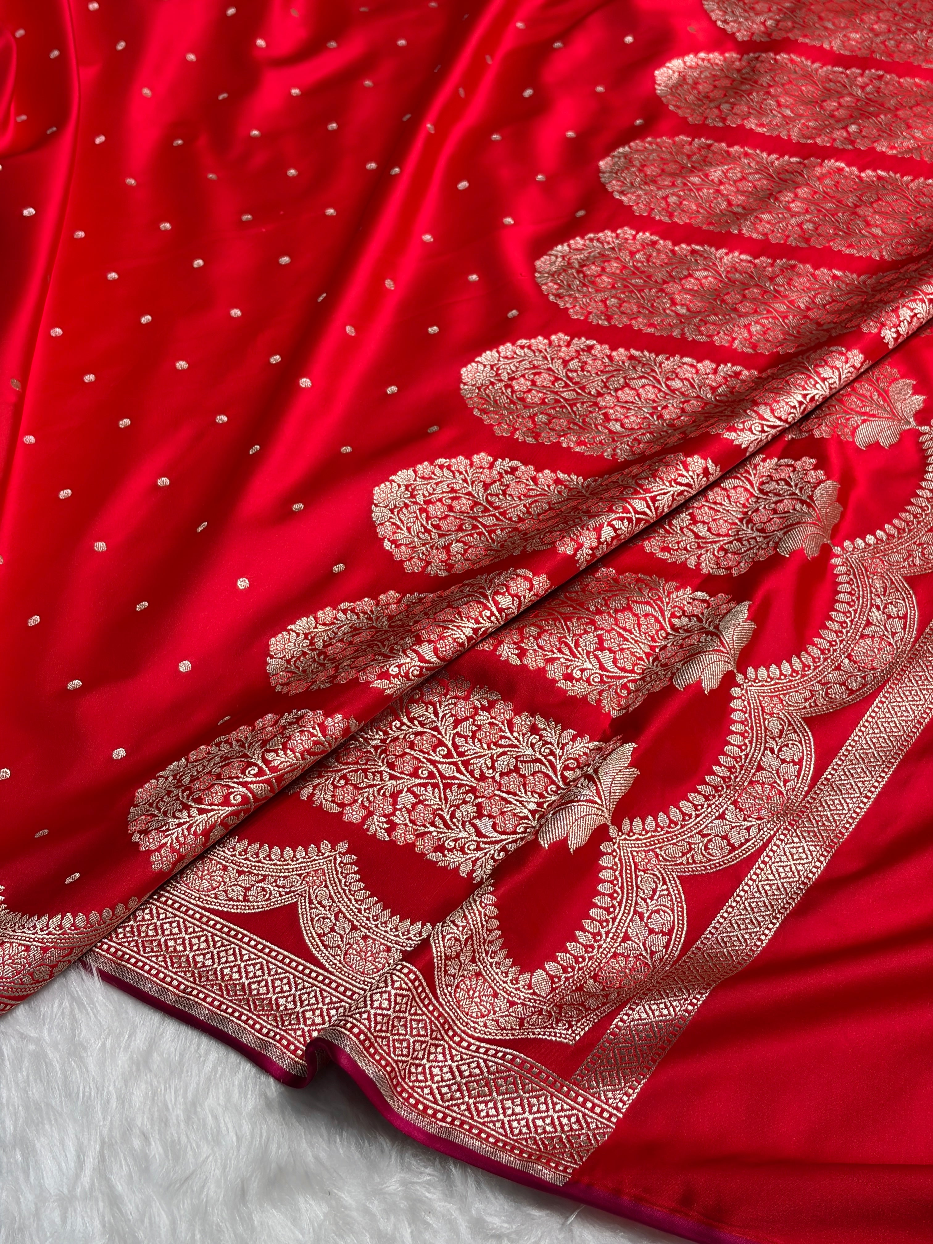Red Shades Scallop Motif Booti Mashru Silk Saree MSM-56