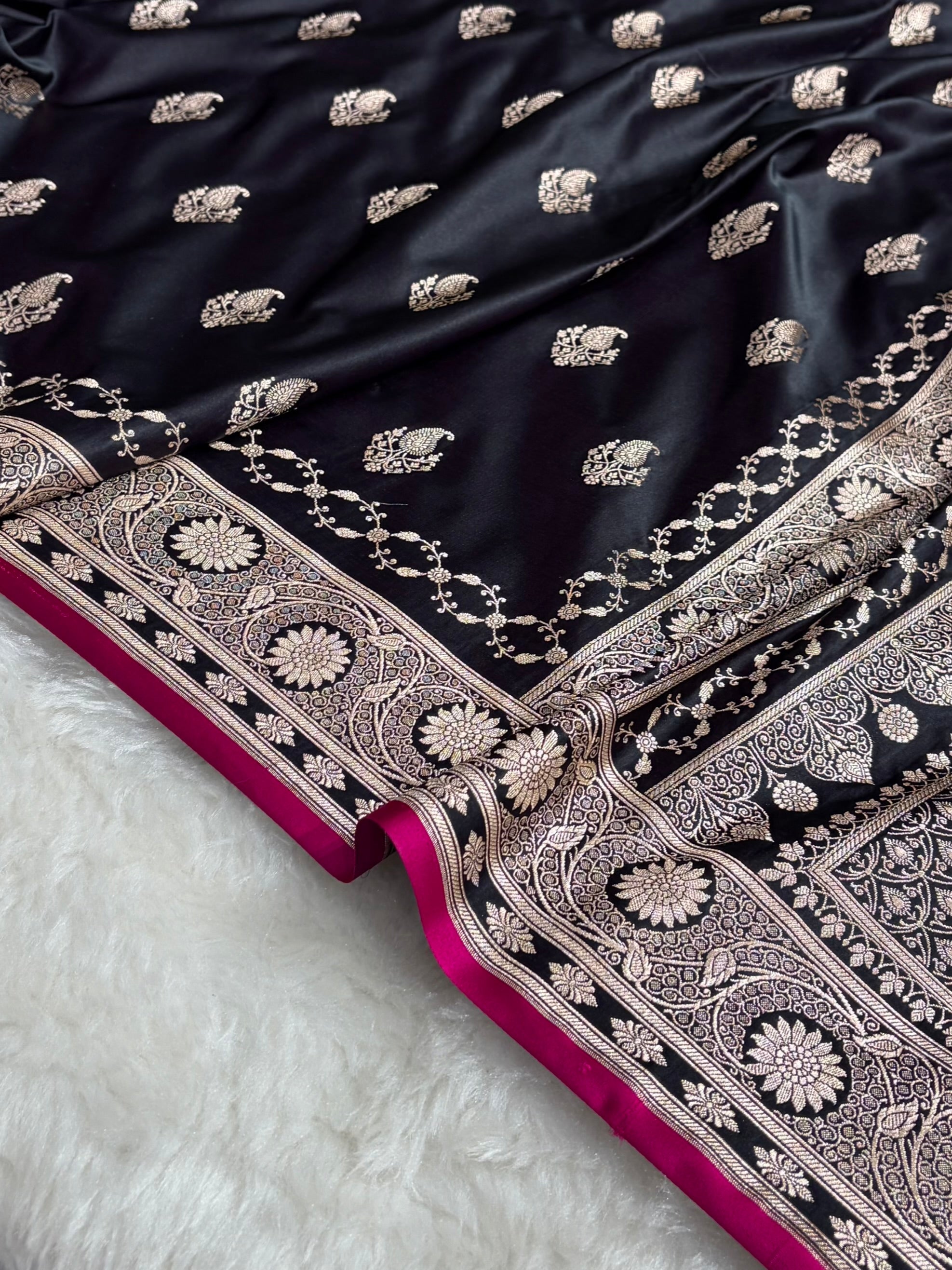 Blackish Wine Shades Banarasi Boota Pattern Floral Mashru Silk Saree MSM-114