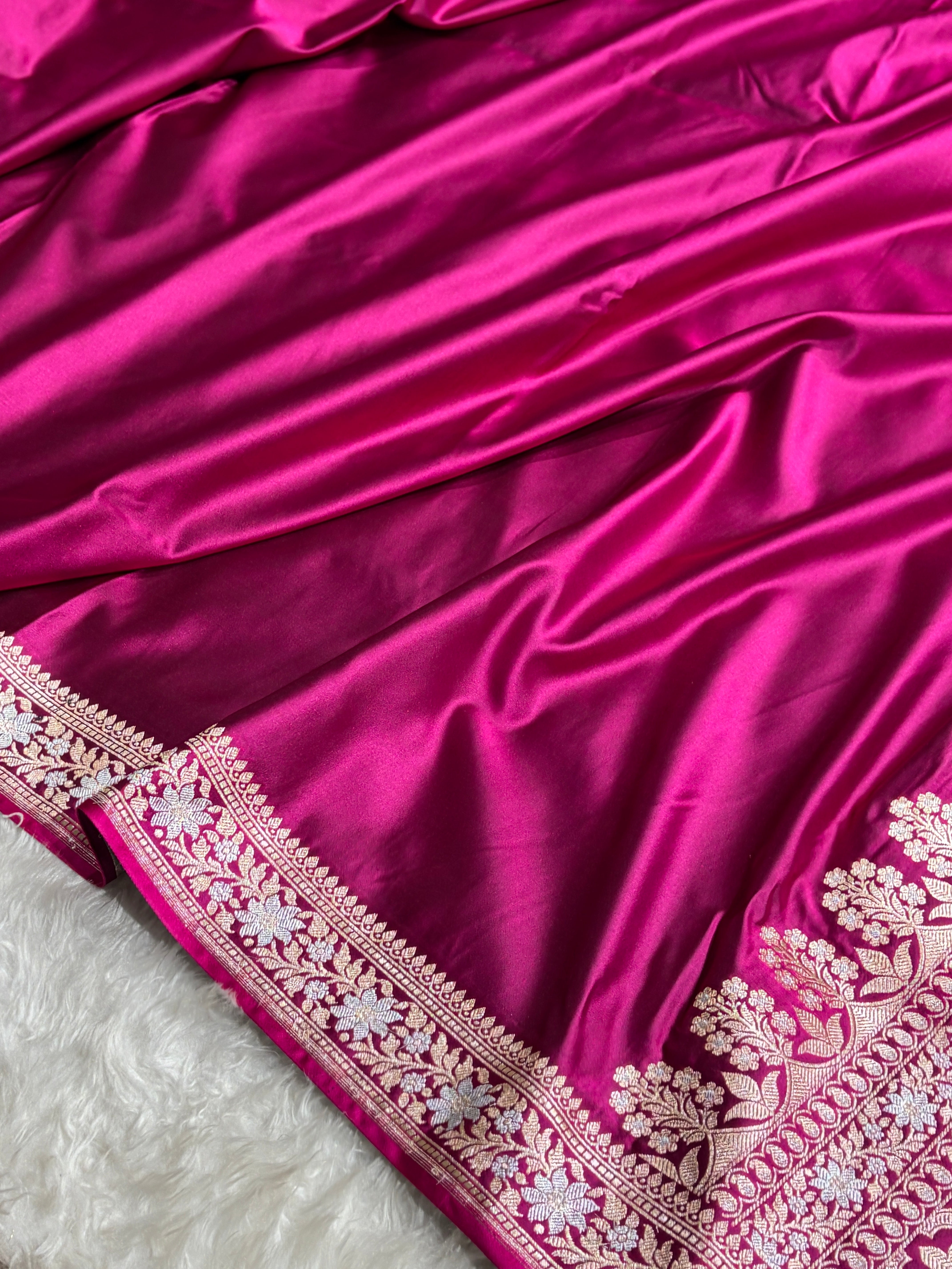 Wine Shades Plain Banarasi With Minakari Floral Border Mashru Silk Saree MSM-123