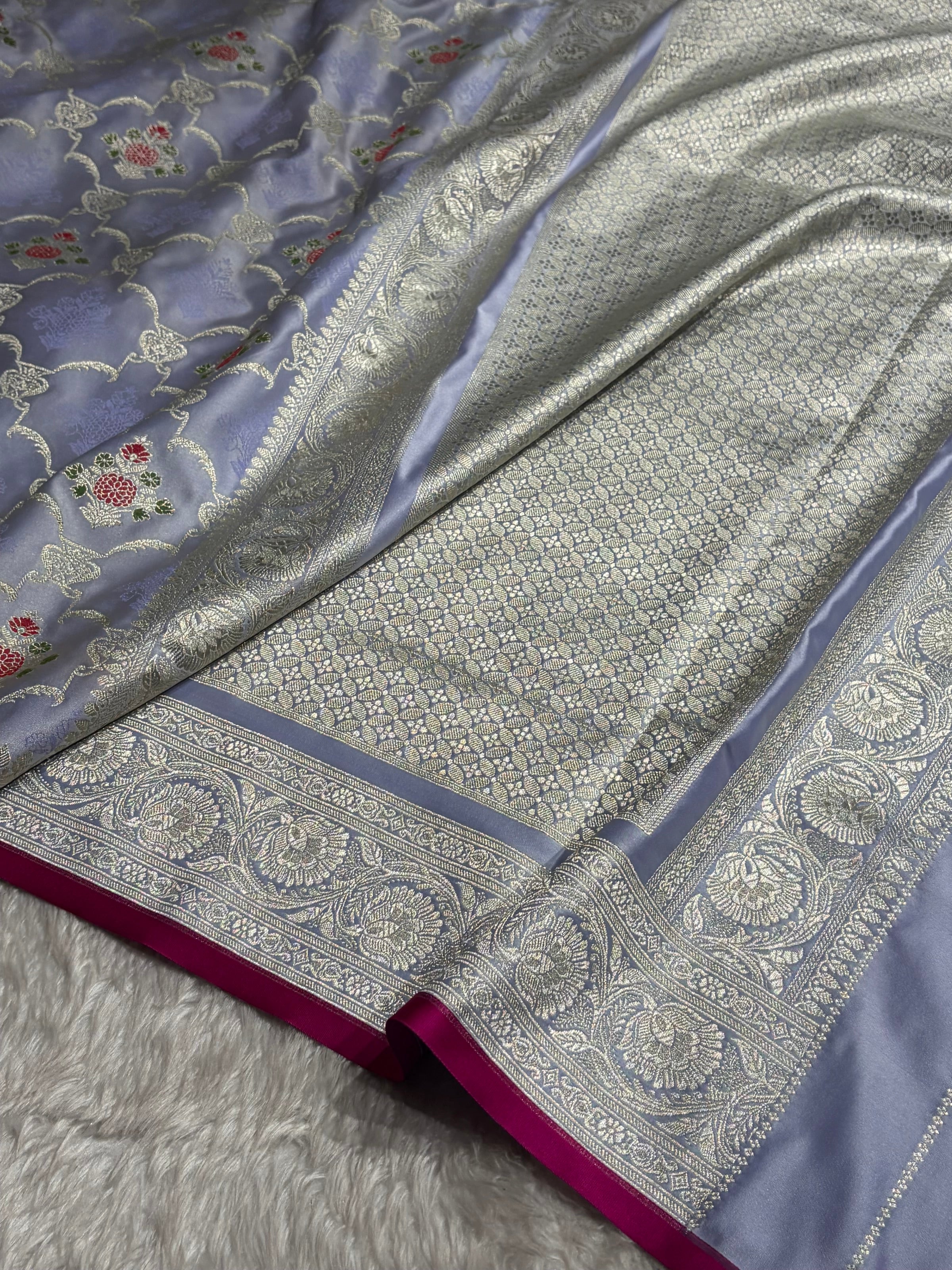 Powder Lavender Shade With Jaal Tonchoi Pattern Mashru Silk Saree