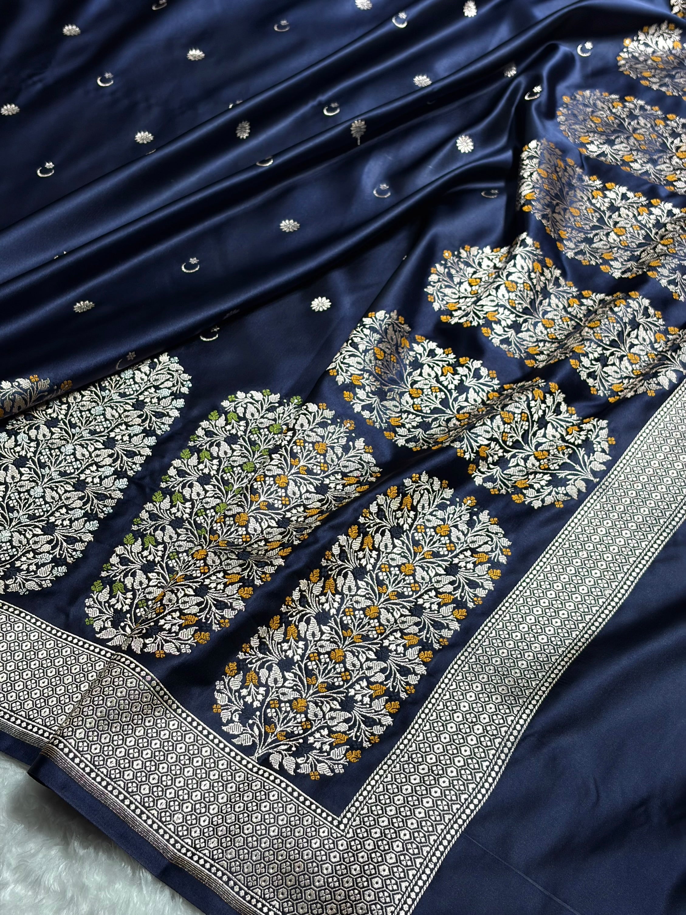 Peacock Shades Banarasi With Floral Minakari Pattern Mashru Silk Saree MSM-131