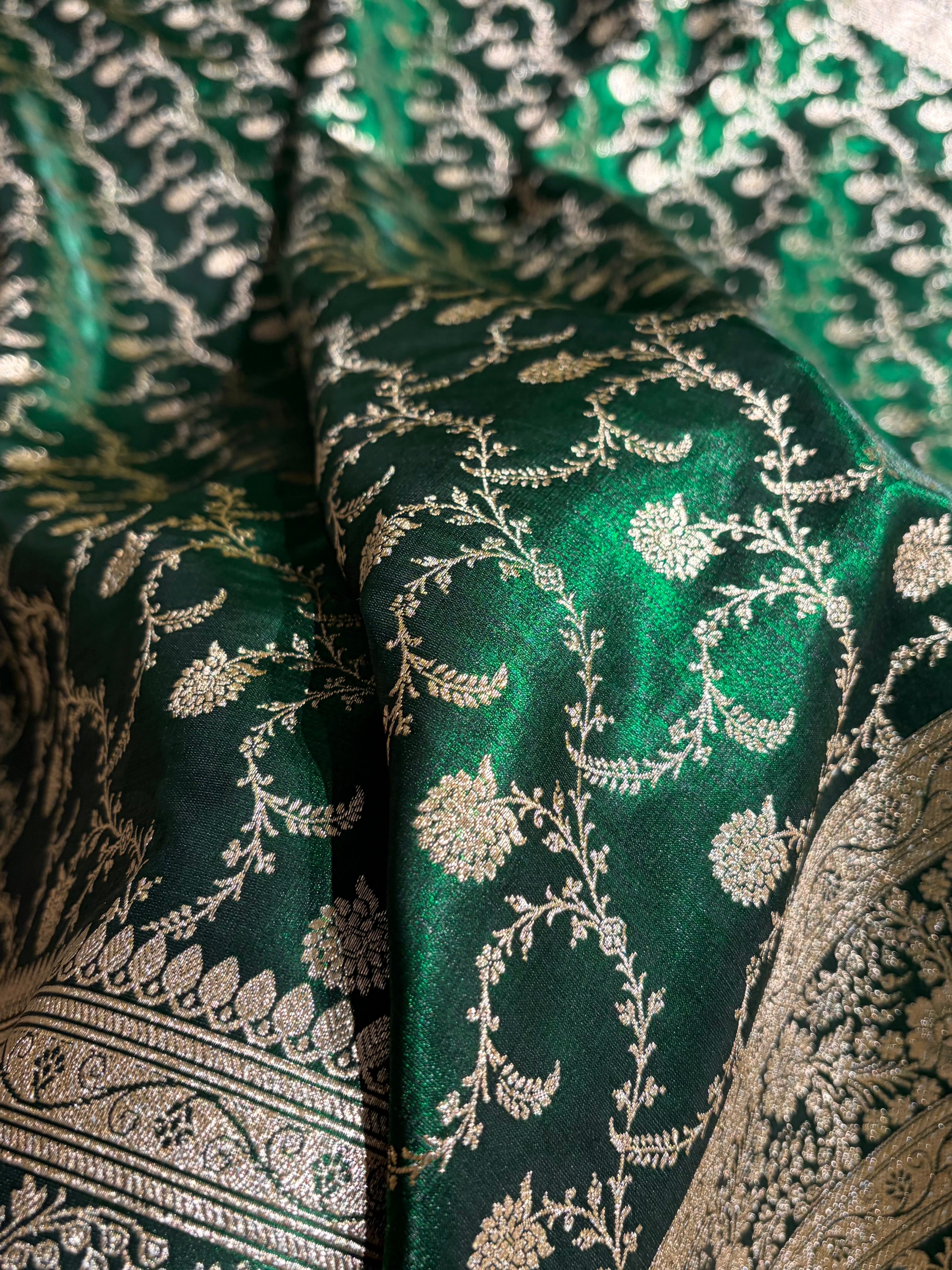 Bottle Green Shades Jaal Pattern Banarasi Satin Silk Saree SS43