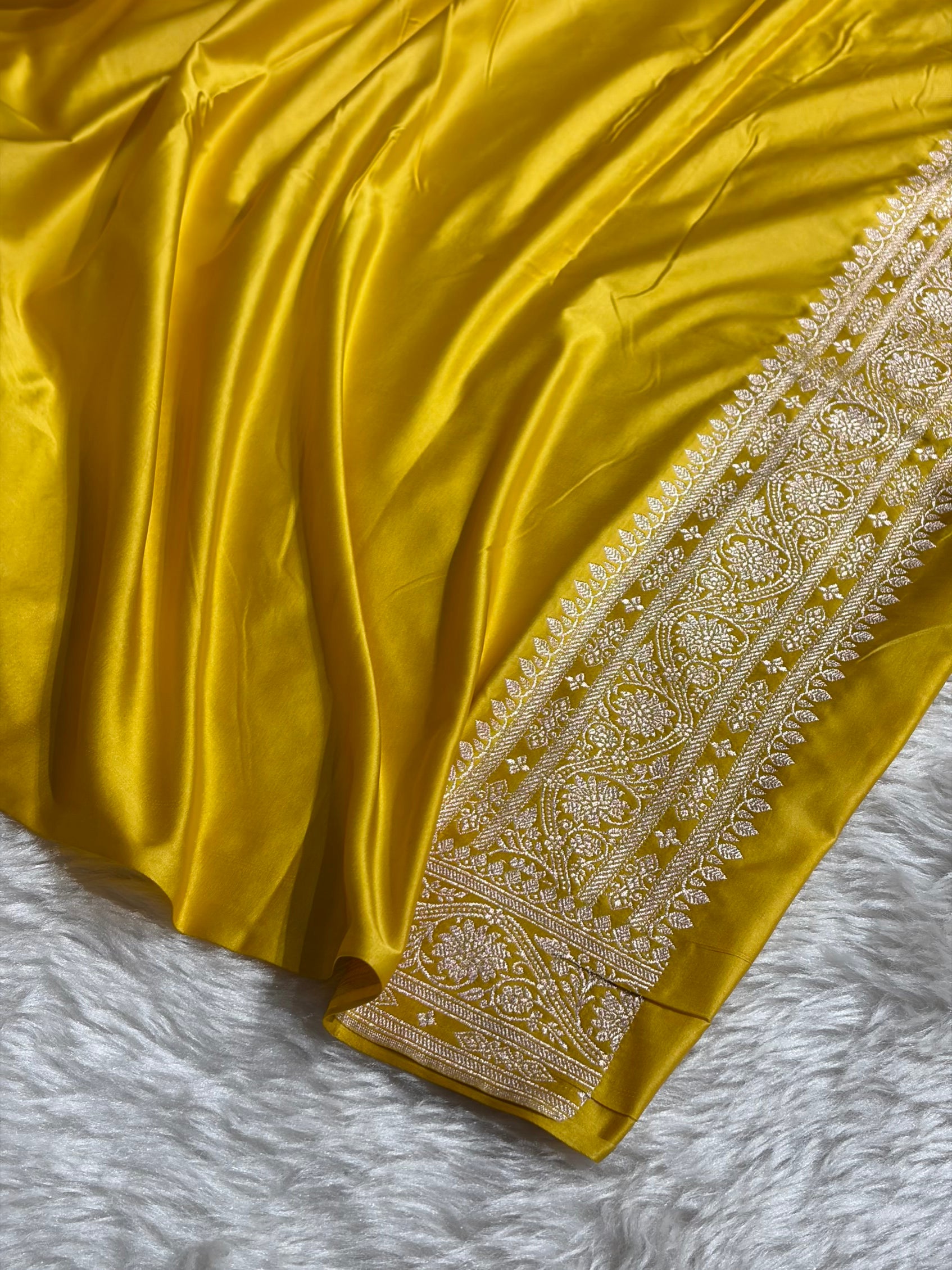 Banarasi Yellow Shades Minakari Booti Mashru Silk Saree MCS72