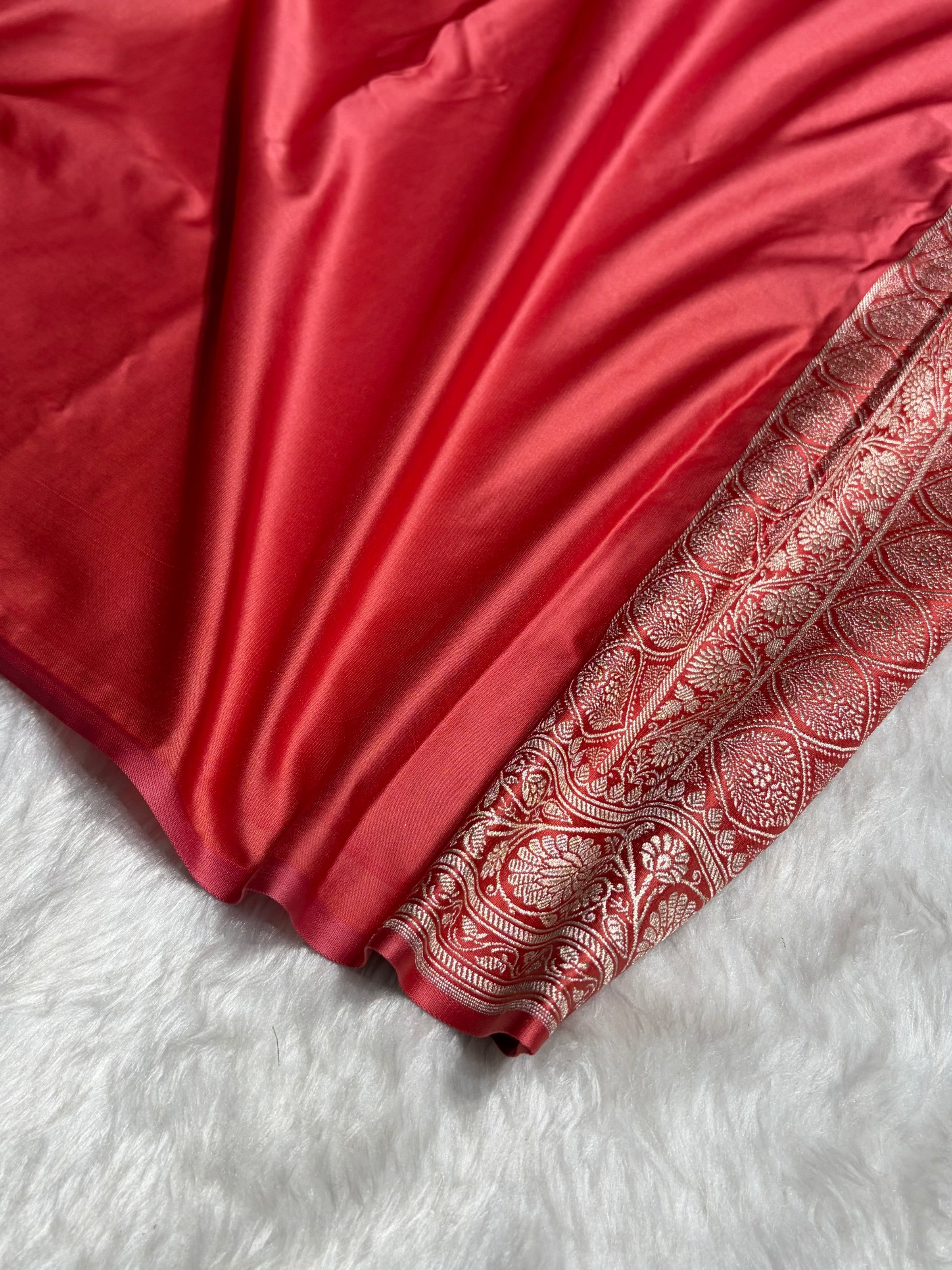Rusty Peach Shades With Contrast Border Booti Mashru Silk Saree MS78