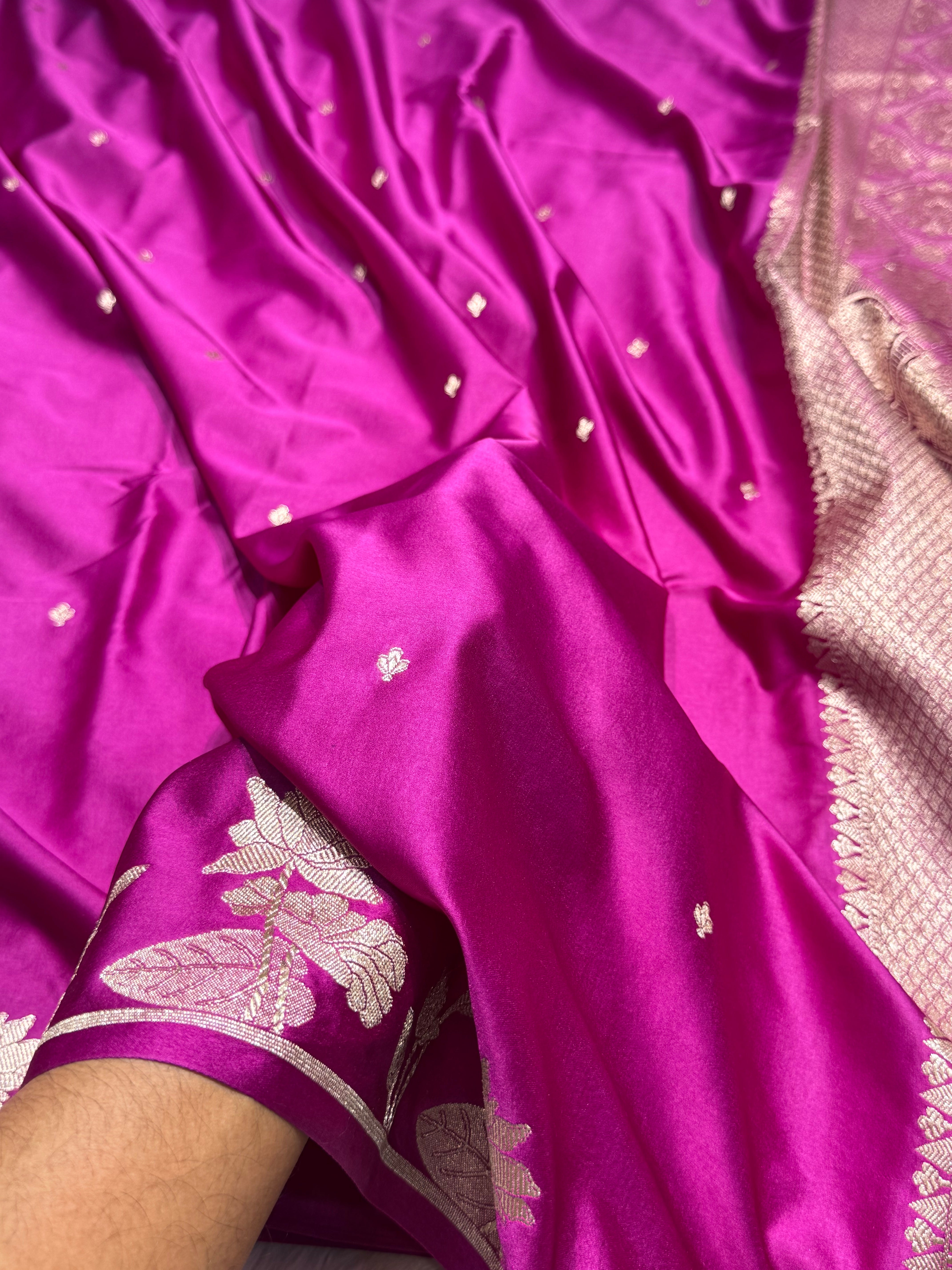 Majenta Booti Motif Mashru Silk Saree
