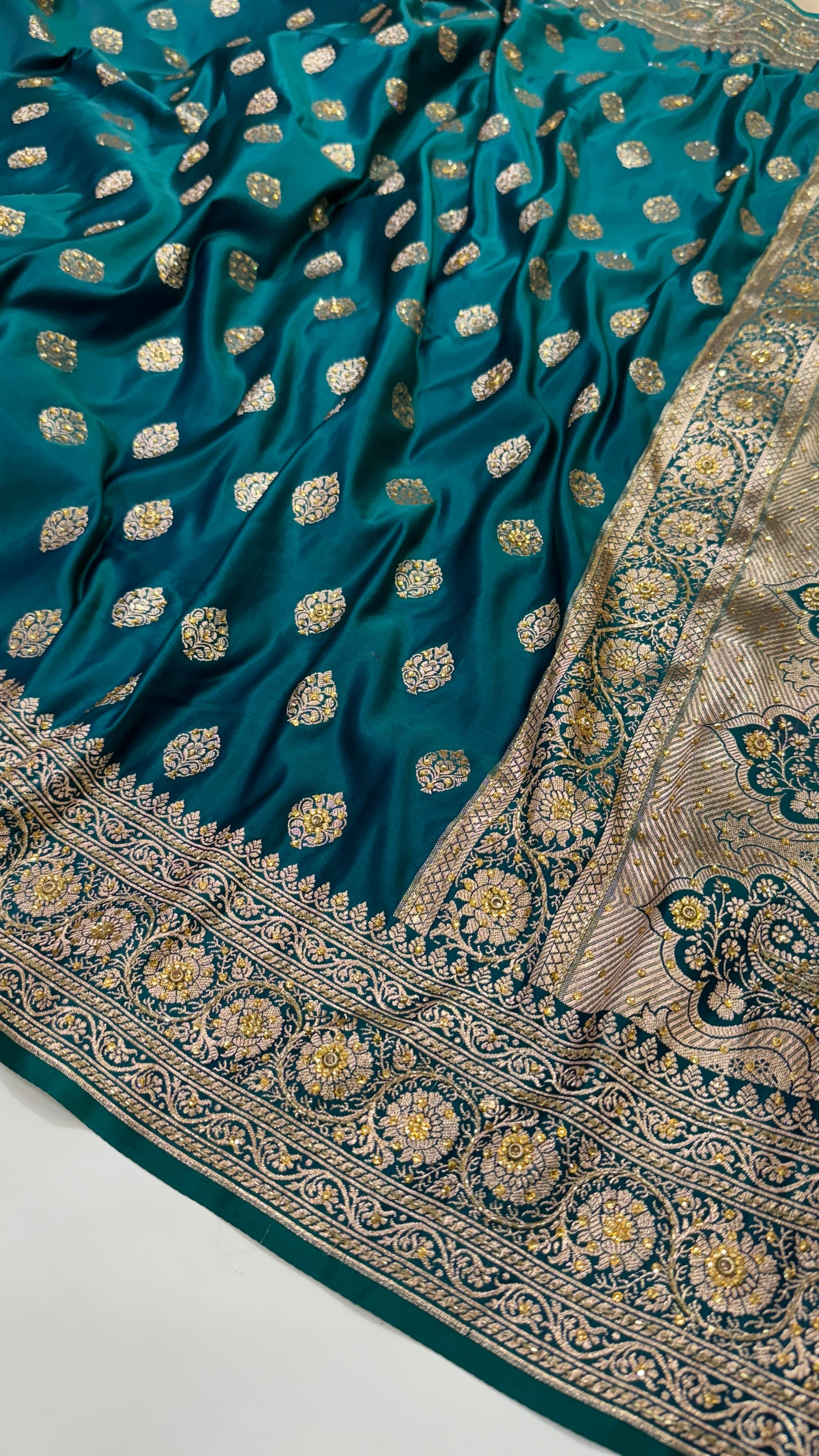 Peacock Katan boota with Ari and Stone