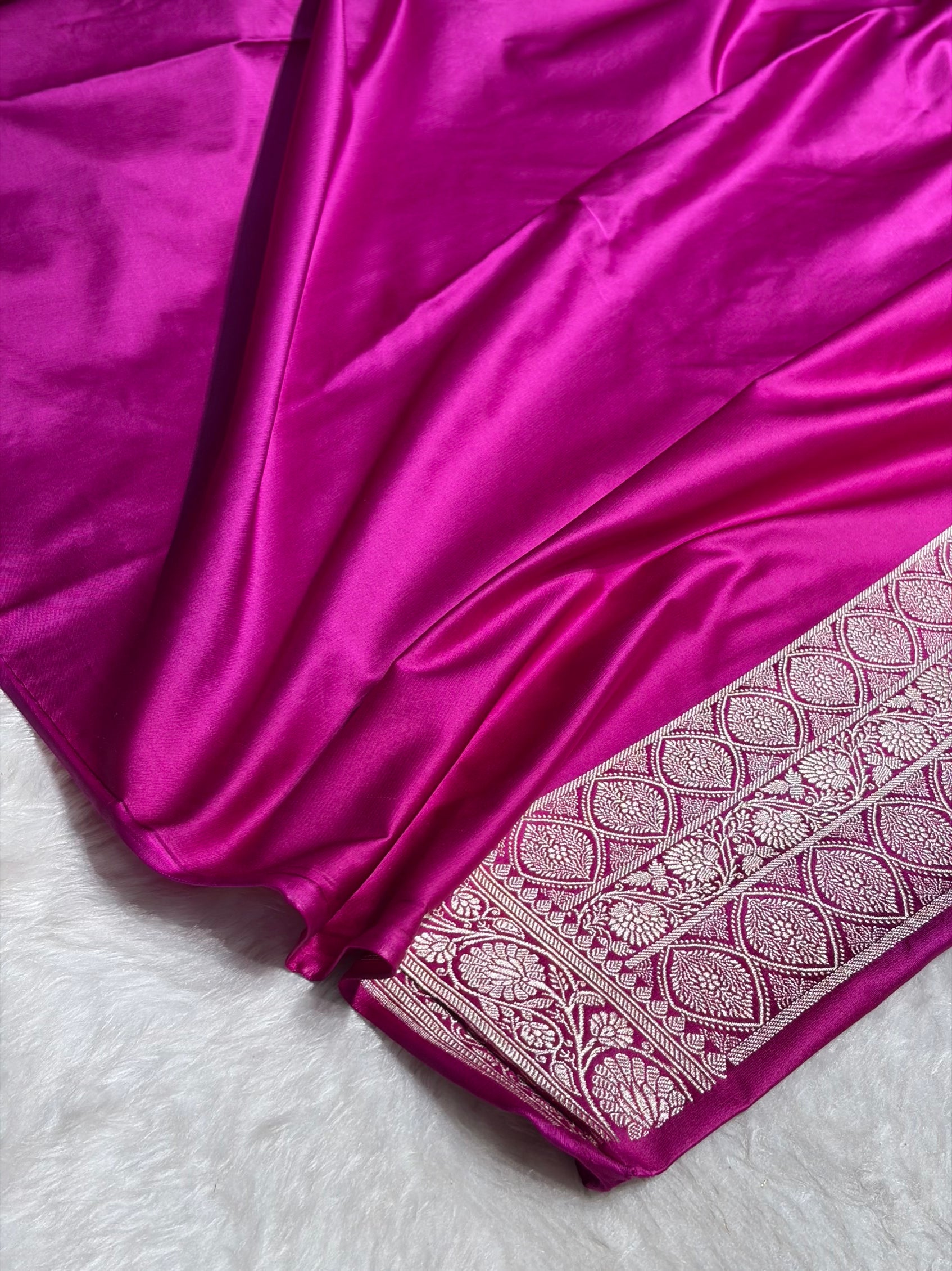 Dark Magenta Shades With Banarasi Minakari Booti Mashru Silk Saree MS78