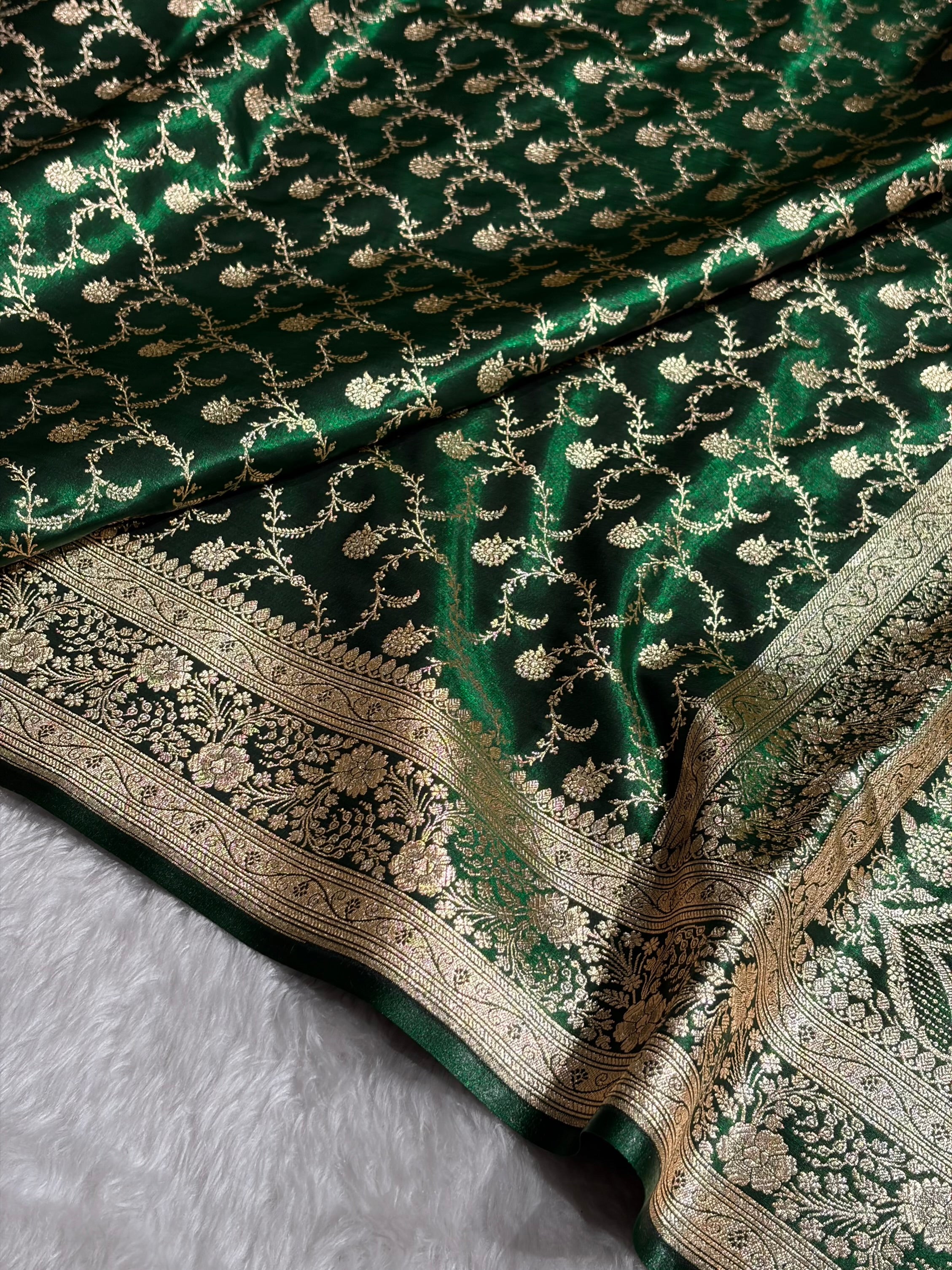 Bottle Green Shades Jaal Pattern Banarasi Satin Silk Saree SS43