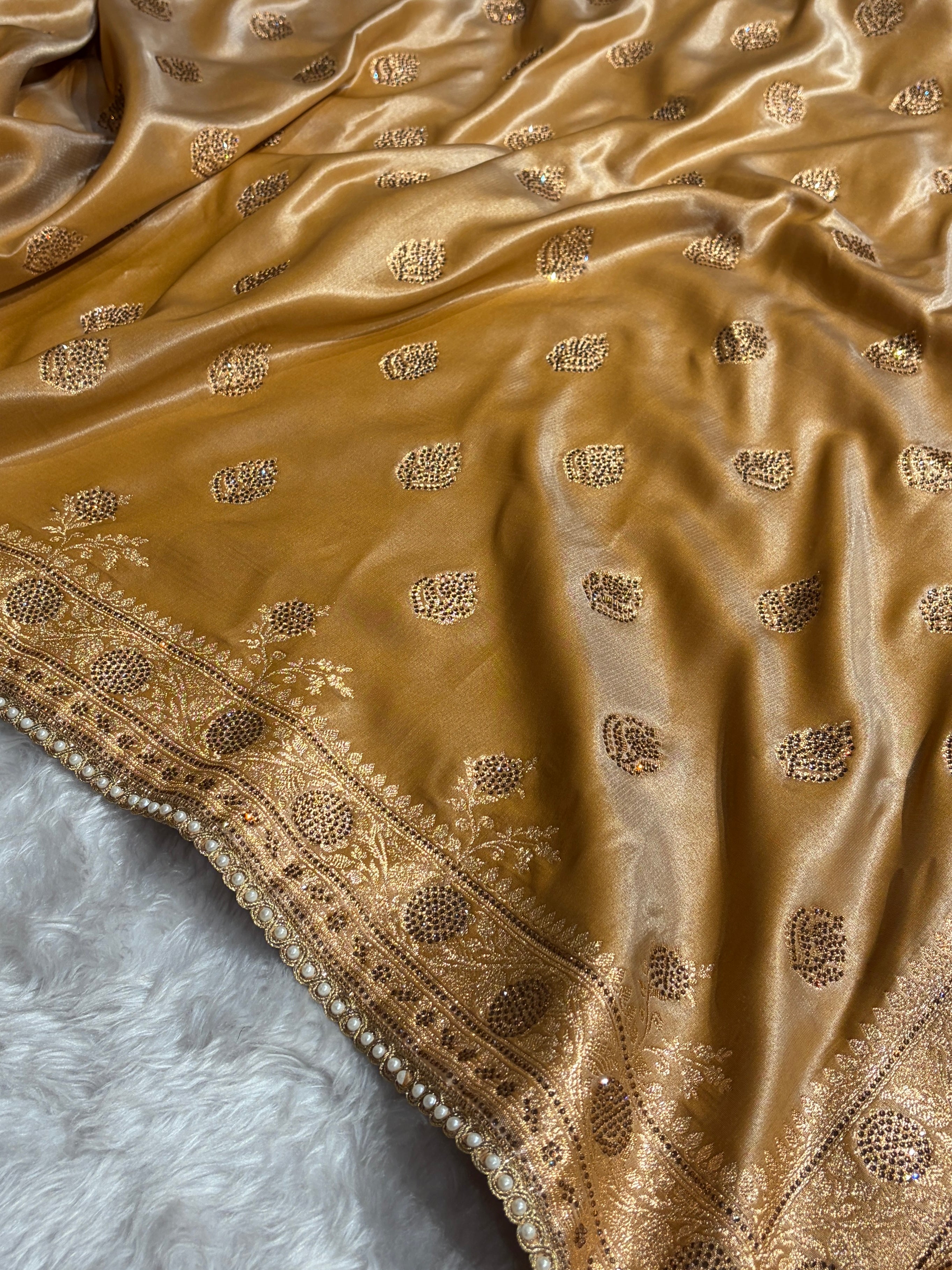 Banarasi Bridal Beige Booti stone work With Gotta Patti BSS20