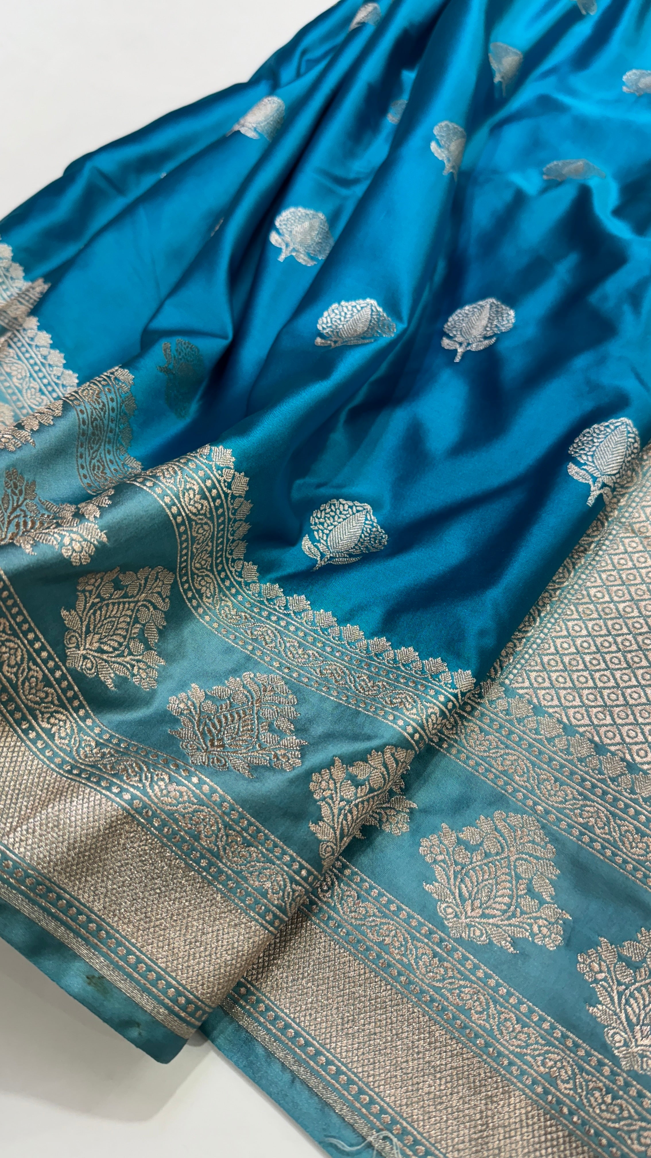 Contrast firozy - light blue Combination Border Mashru Silk Saree With Big Border