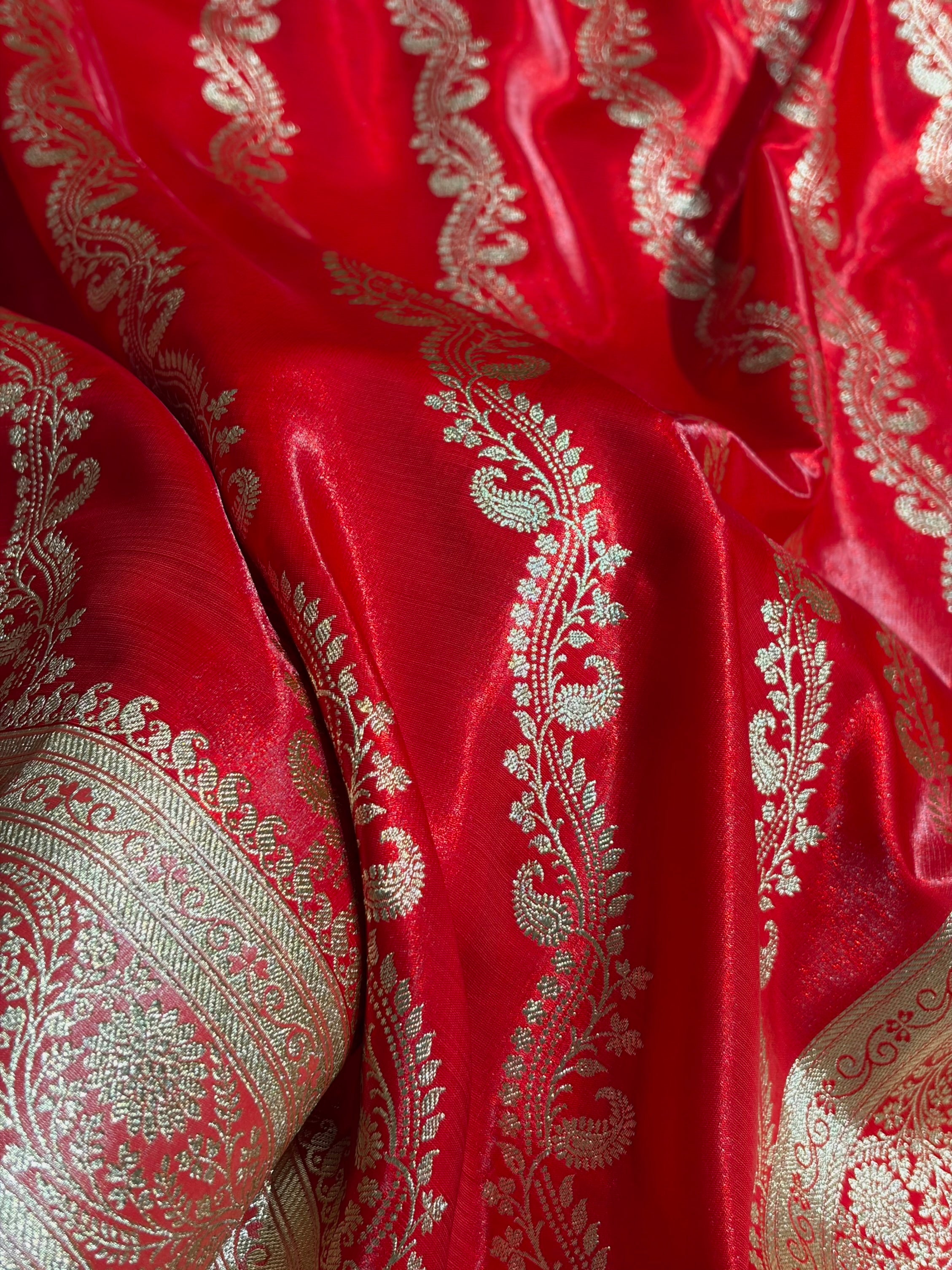Red Contrast Shades Cross Pattern Banarasi Satin Silk Saree SS39
