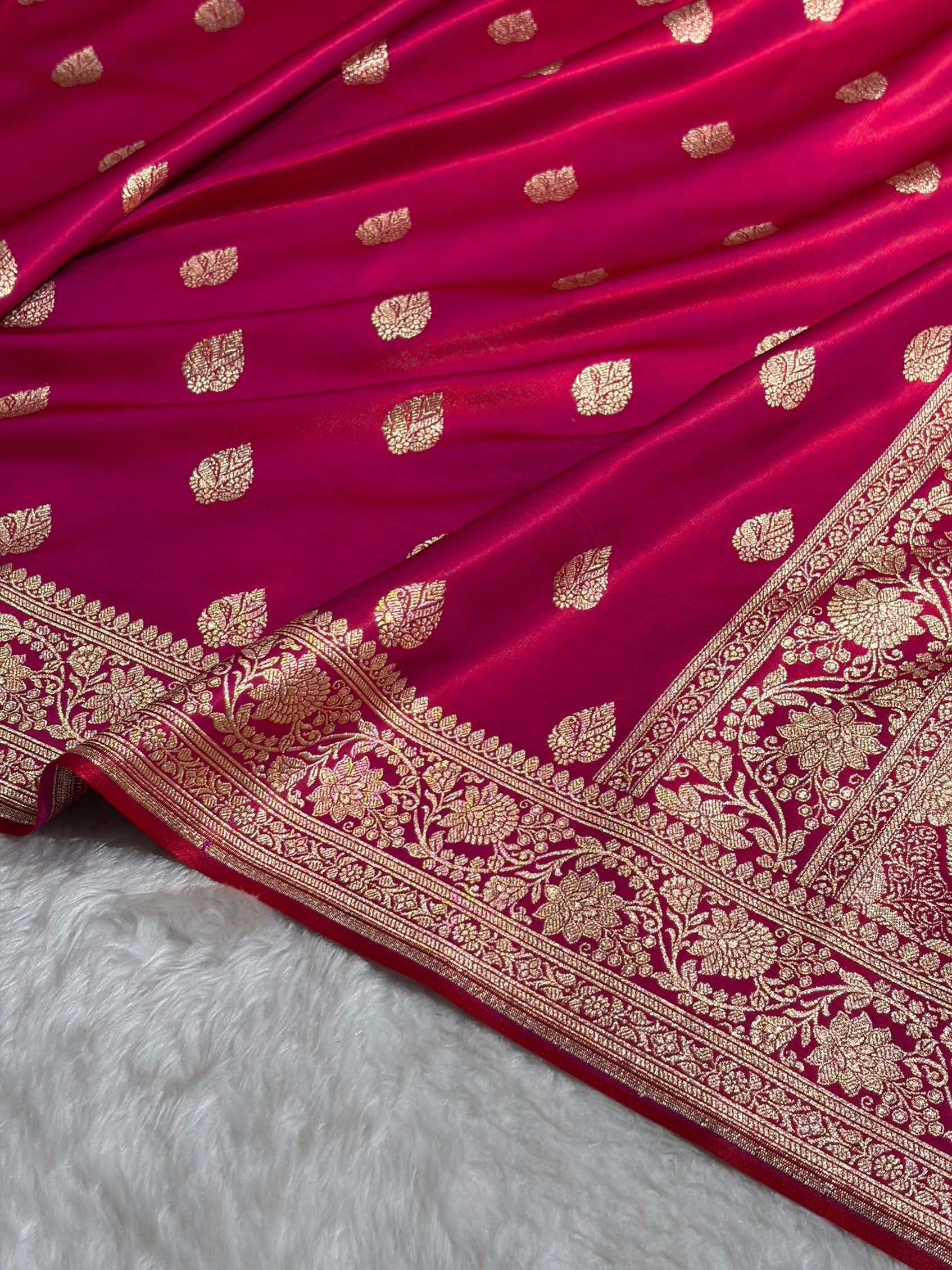 Cross Magenta Shades Booti Pattern Banarasi Satin Silk Saree SS58