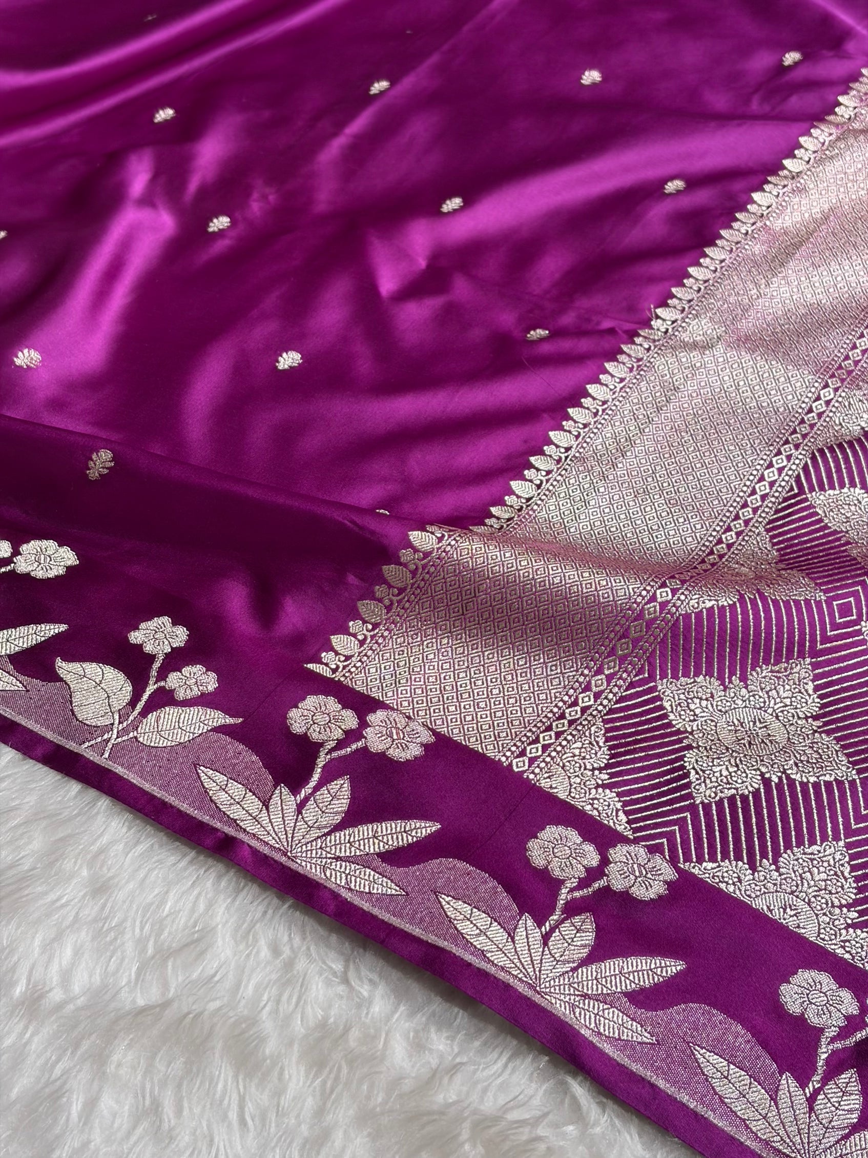 Wine Shades Floral Border Booti Mashru Silk Saree