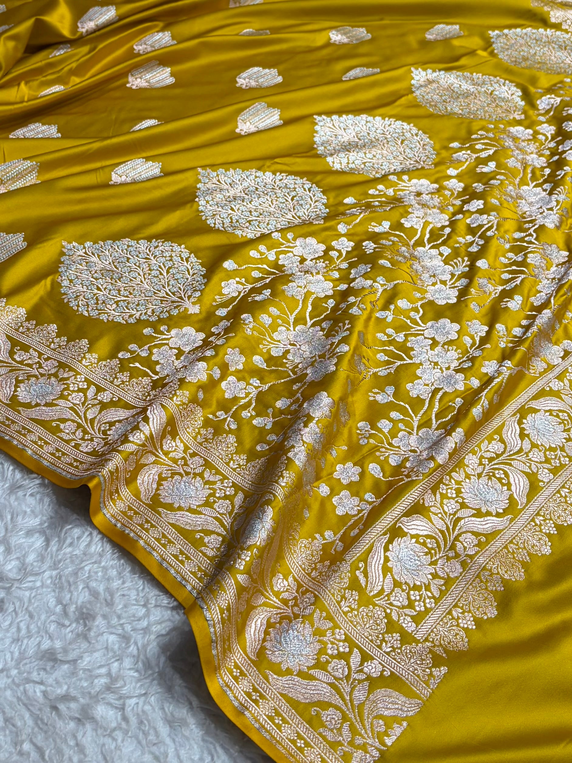 Mustard Gold Shades Banarasi Boota Pattern Minakari Floral Mashru Silk Saree MSM-122